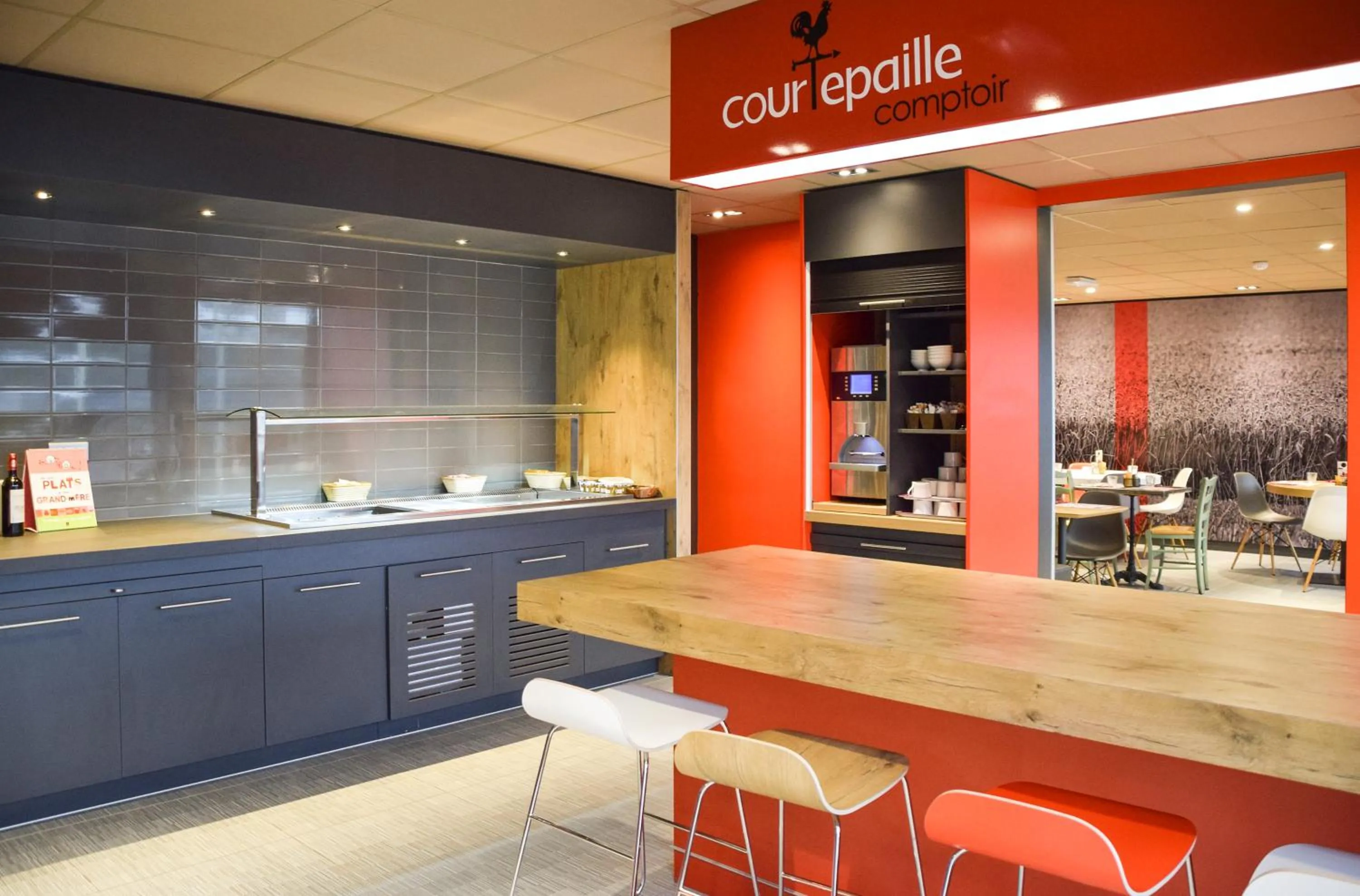 Lounge or bar in ibis Saint-Denis Stade Ouest