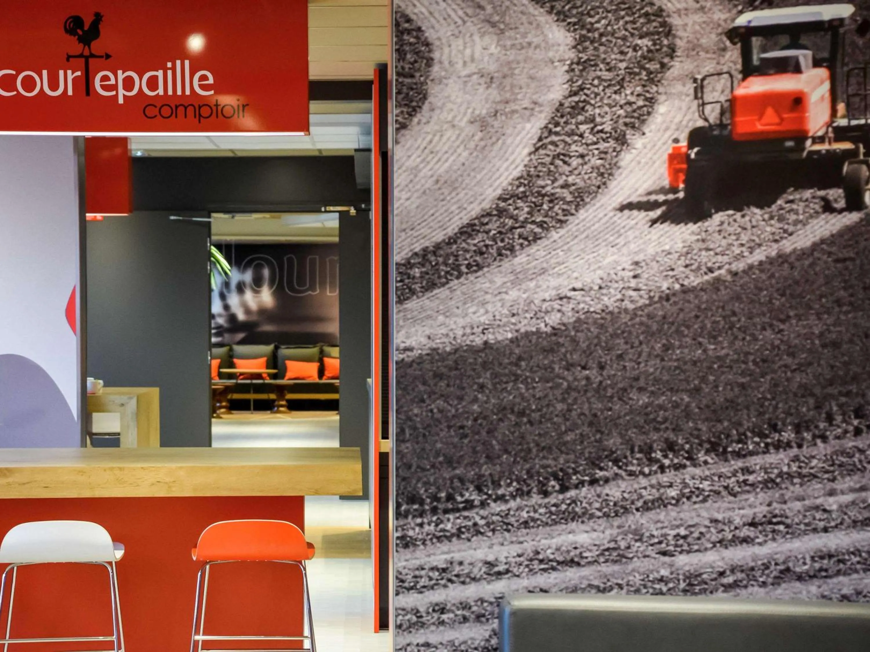 Restaurant/places to eat in ibis Saint-Denis Stade Ouest