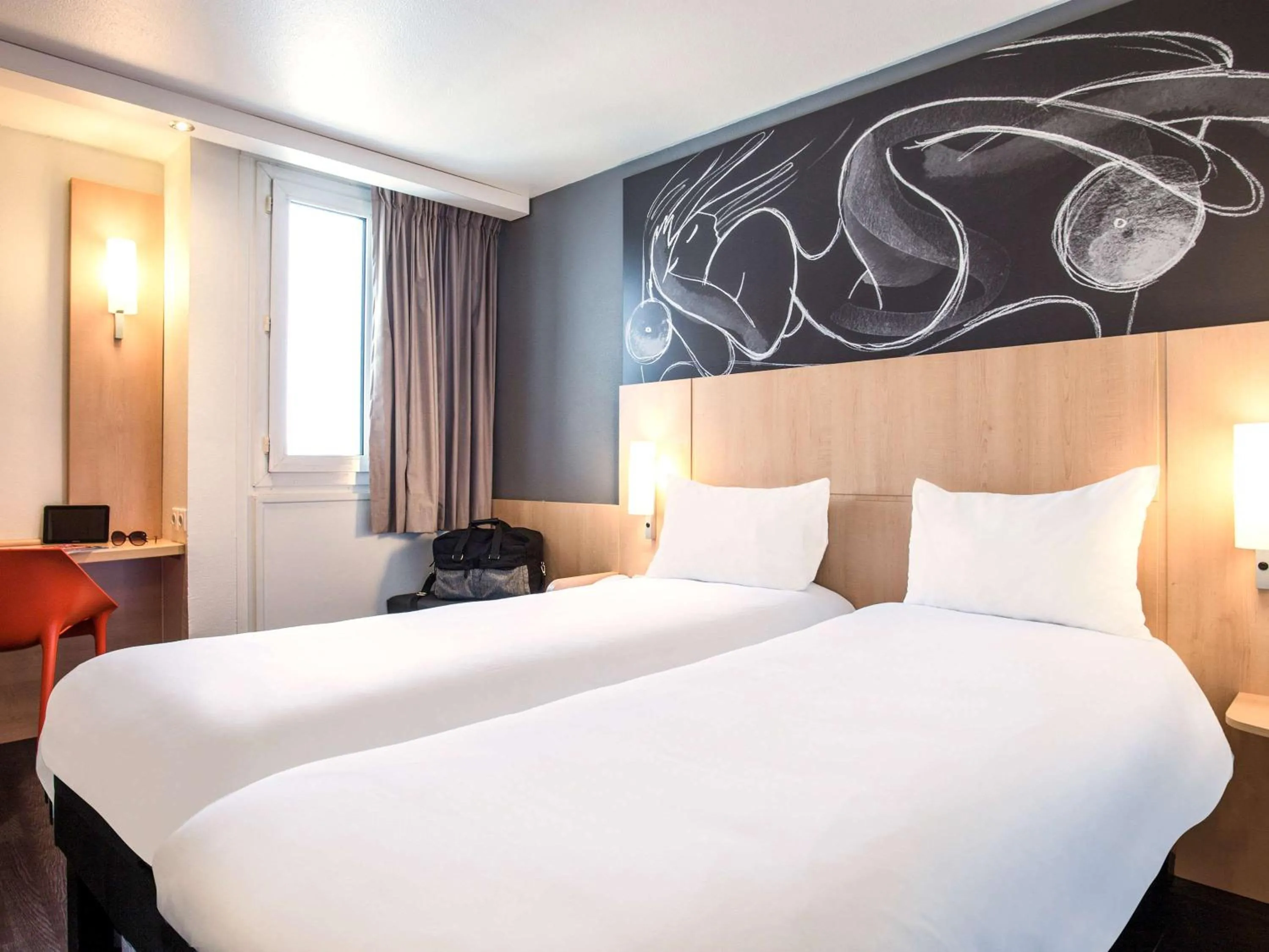 Photo of the whole room, Bed in ibis Saint-Denis Stade Ouest