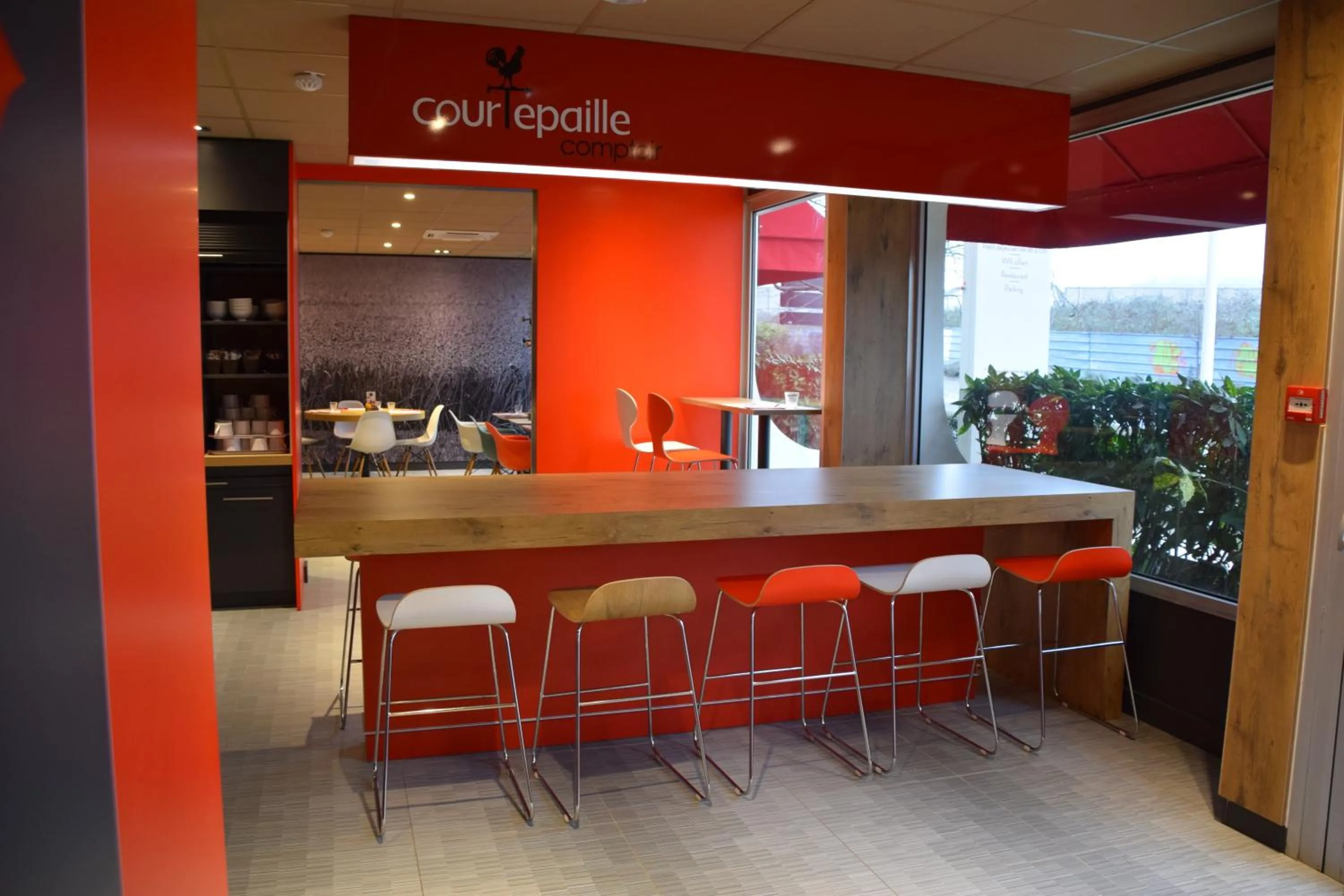 Restaurant/places to eat in ibis Saint-Denis Stade Ouest