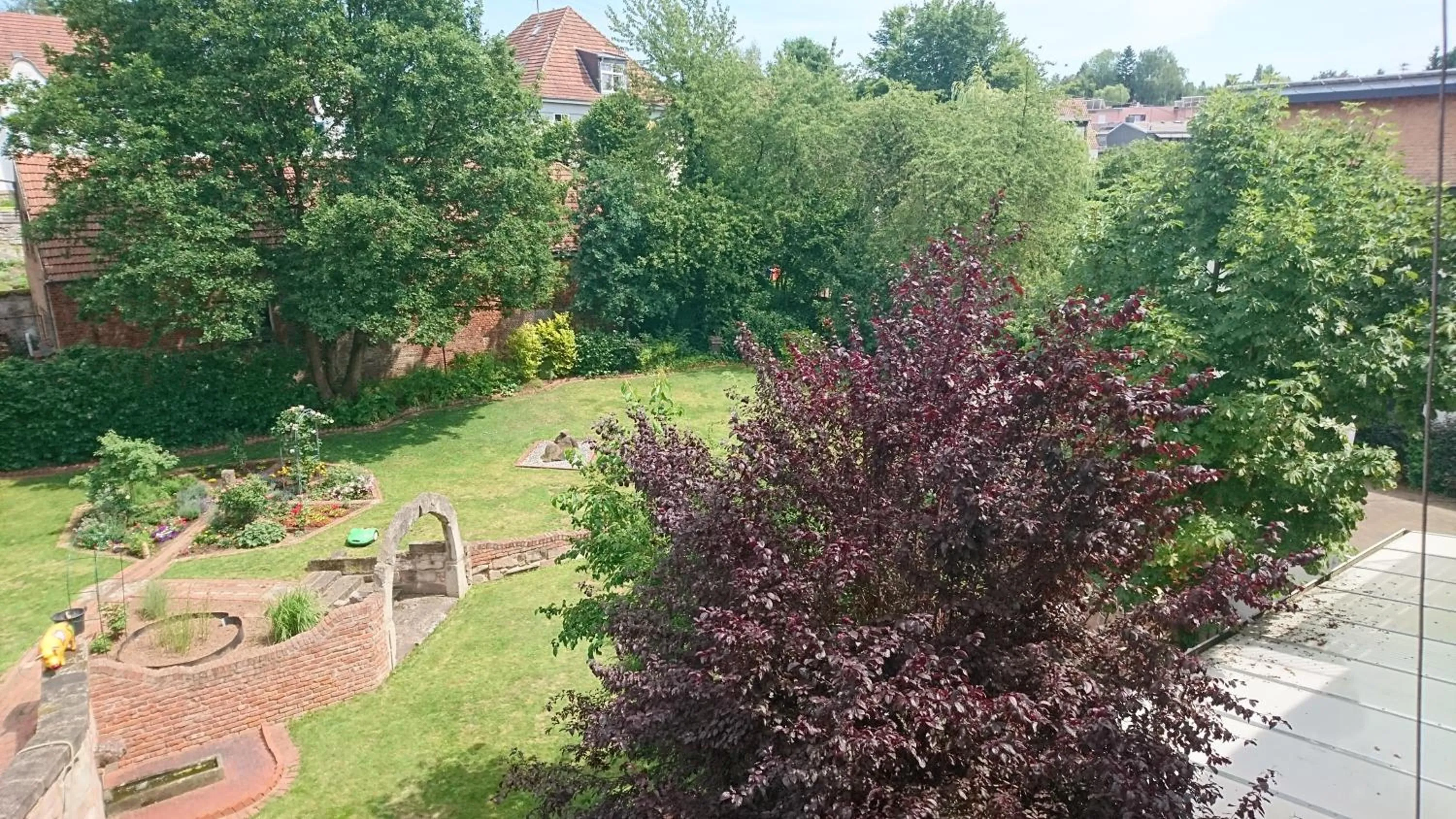 Garden view in Hotel & Auberge le Journal