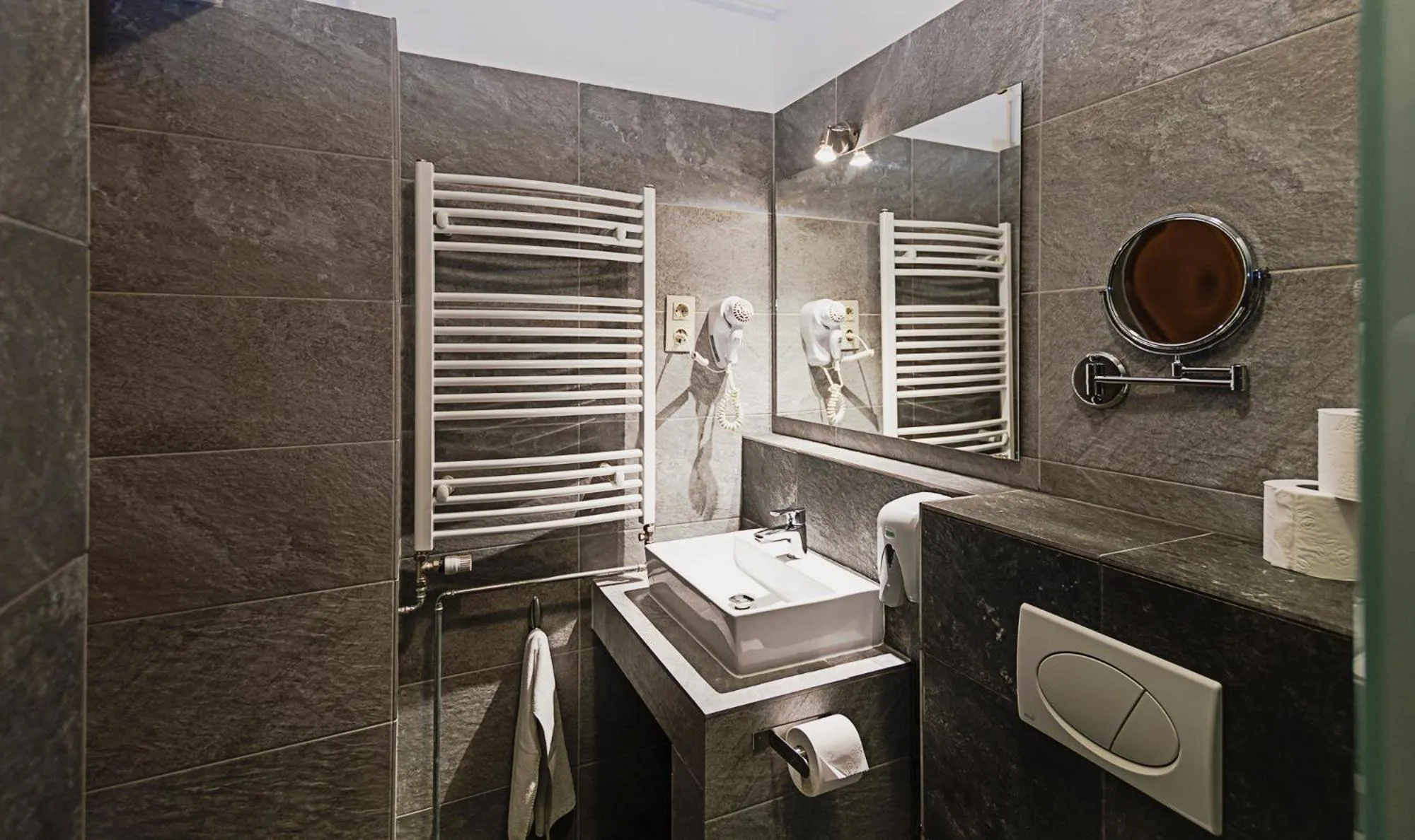 Bathroom in Vén Diófa De Lux Panzió