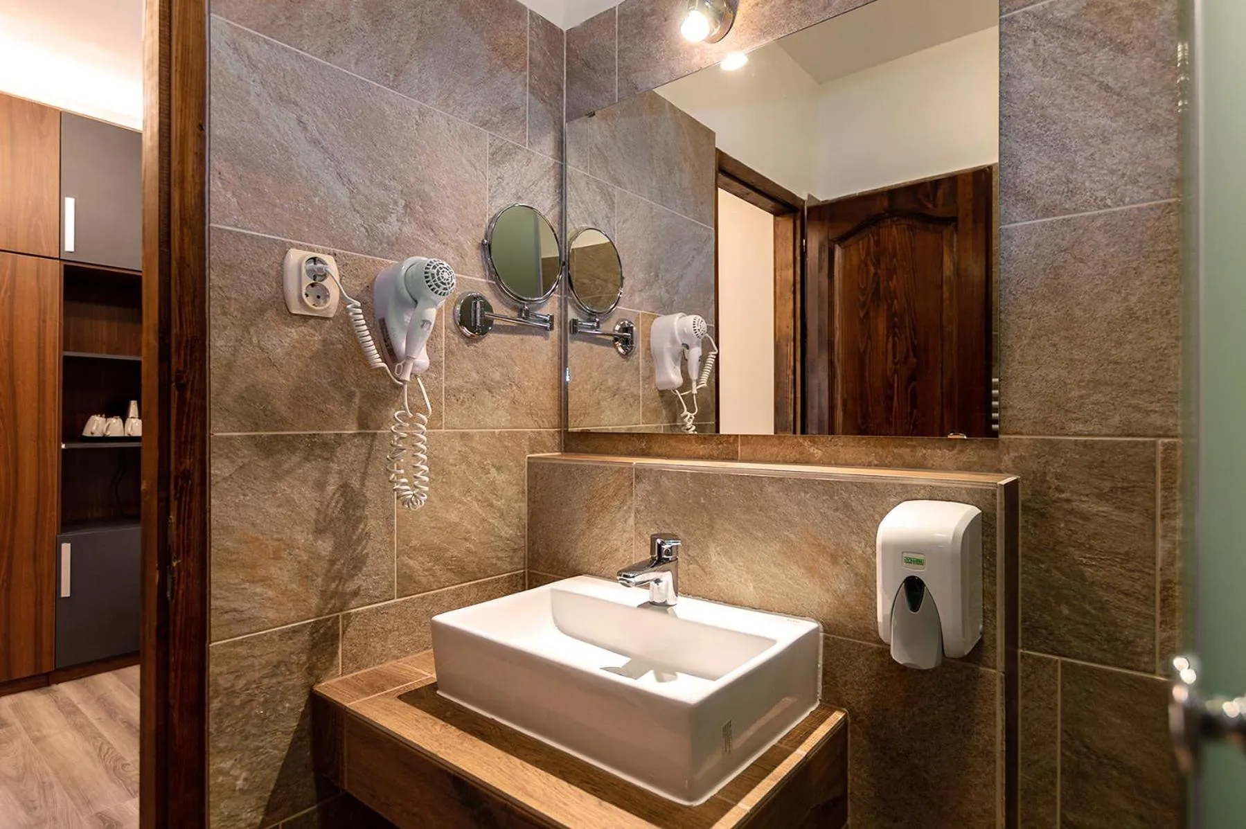 Bathroom in Vén Diófa De Lux Panzió