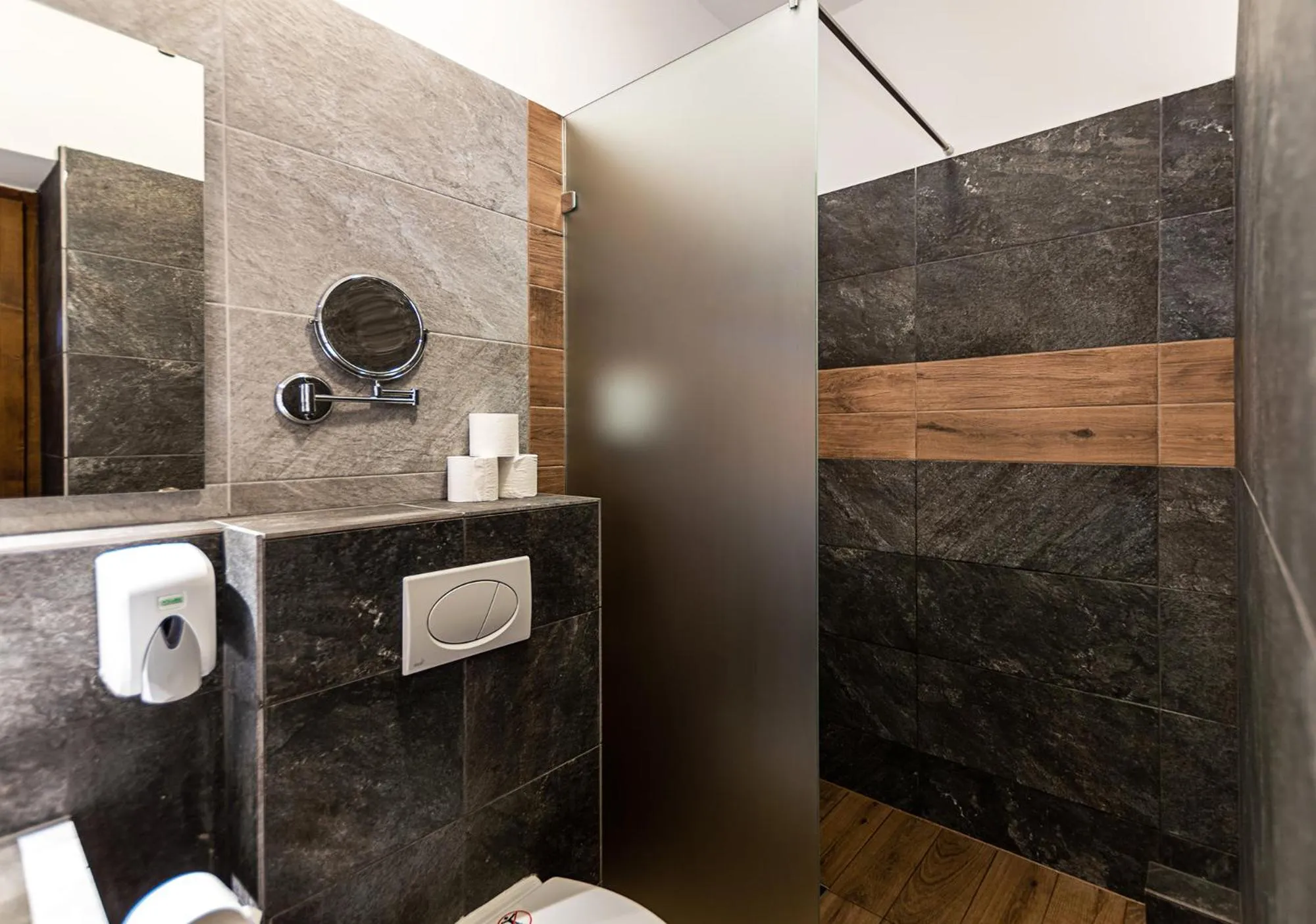 Bathroom in Vén Diófa De Lux Panzió