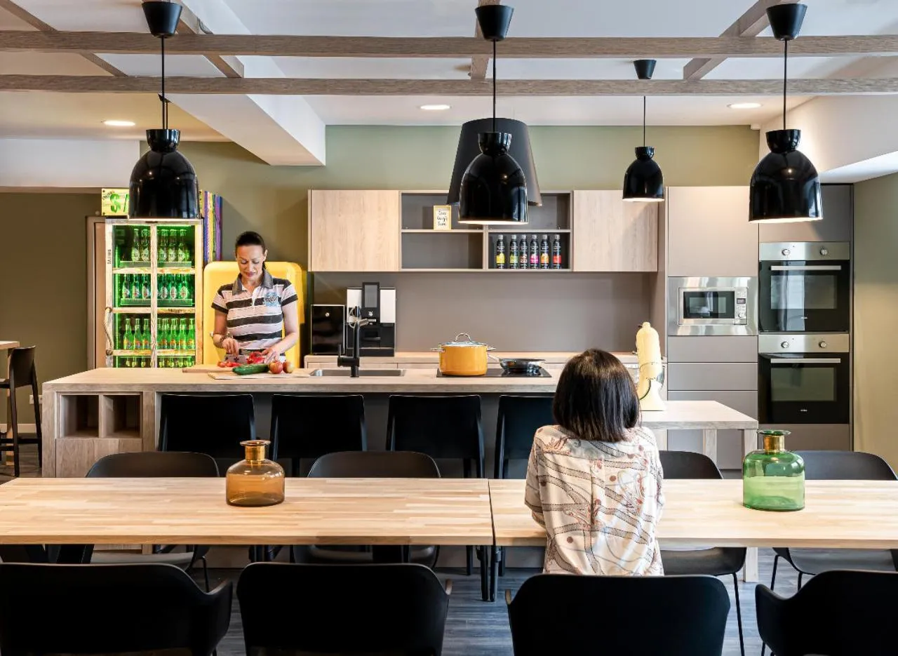 Restaurant/places to eat in elaya hotel oberhausen