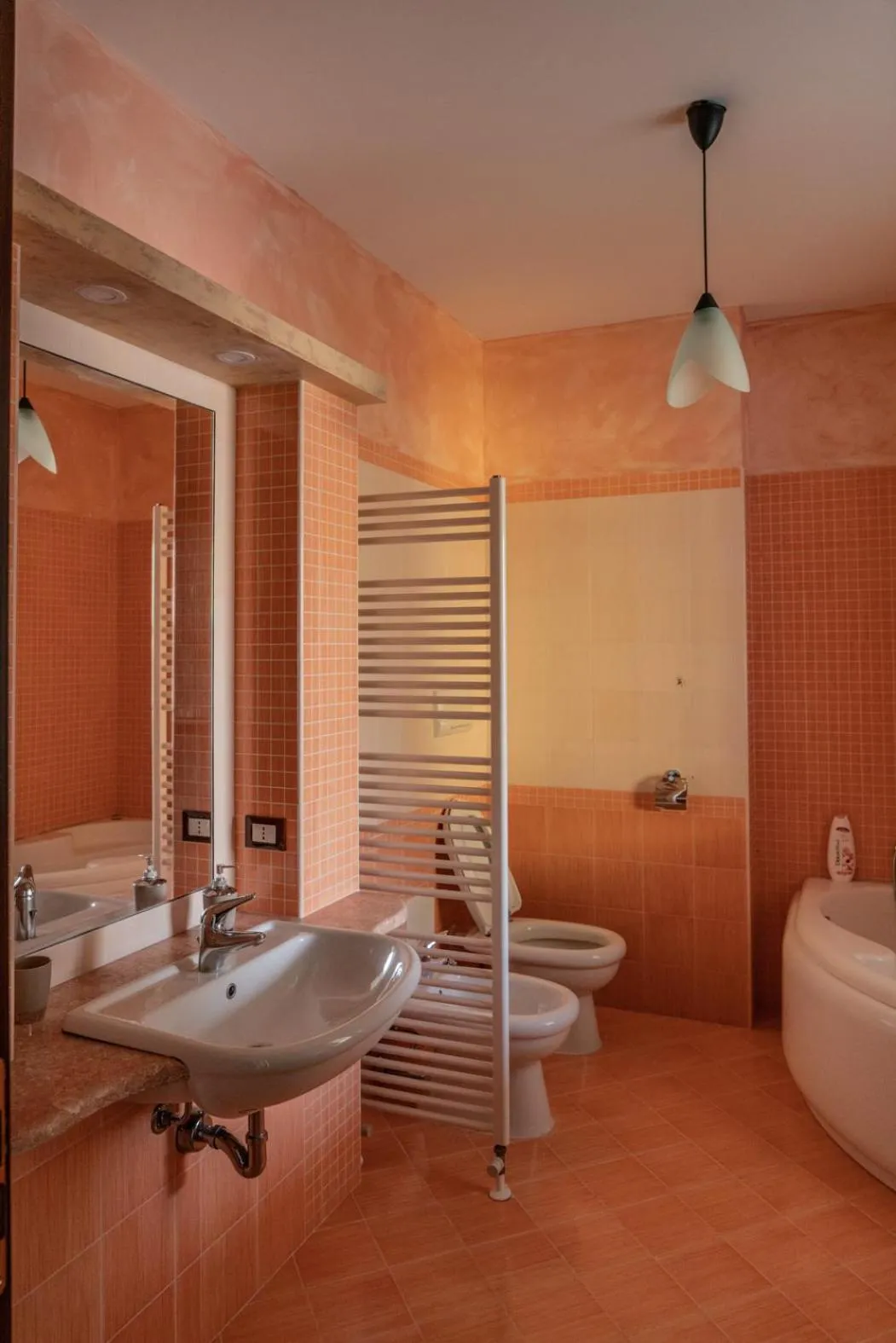 Photo of the whole room in B&B Salerno