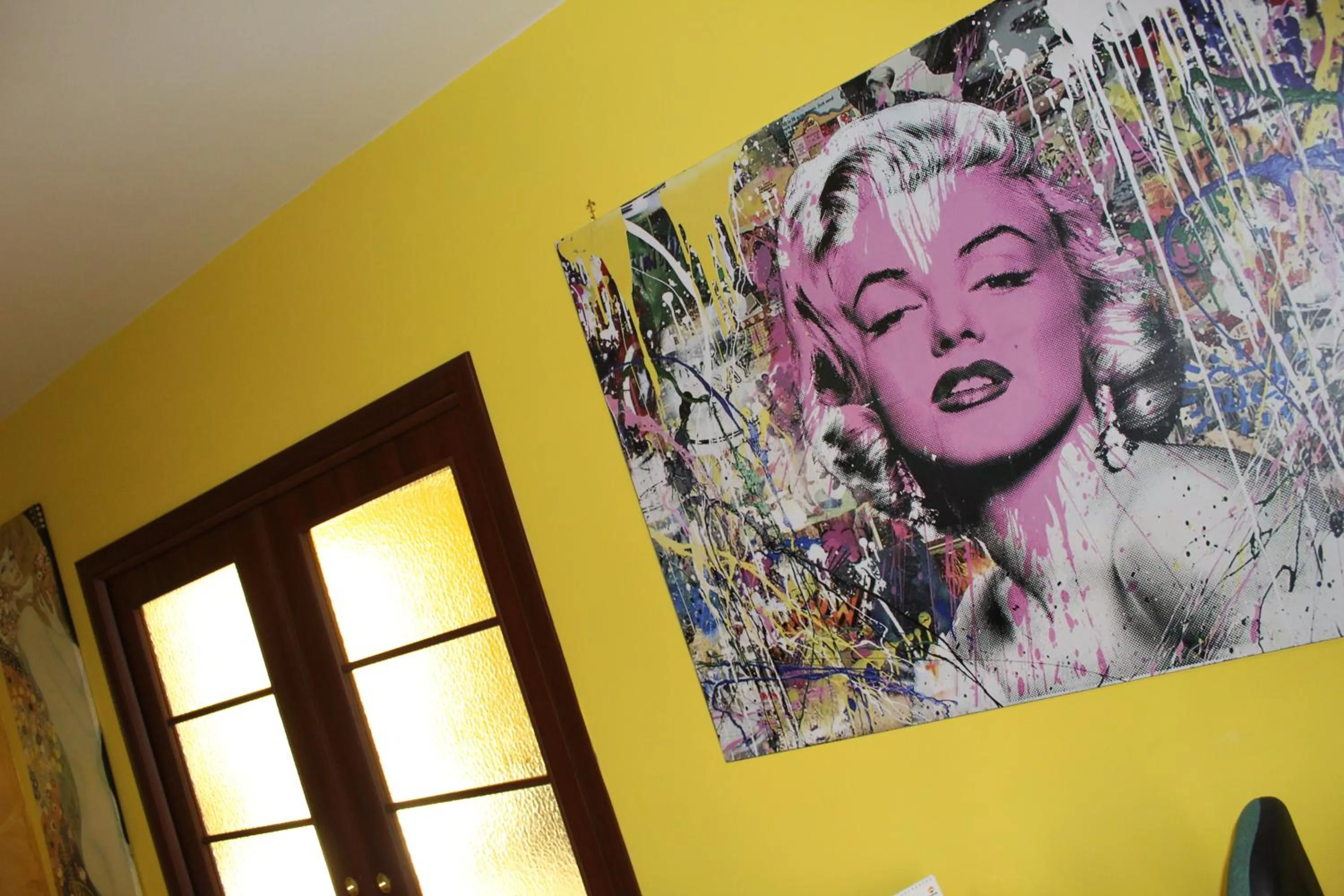 Communal lounge/ TV room in B&B Salerno