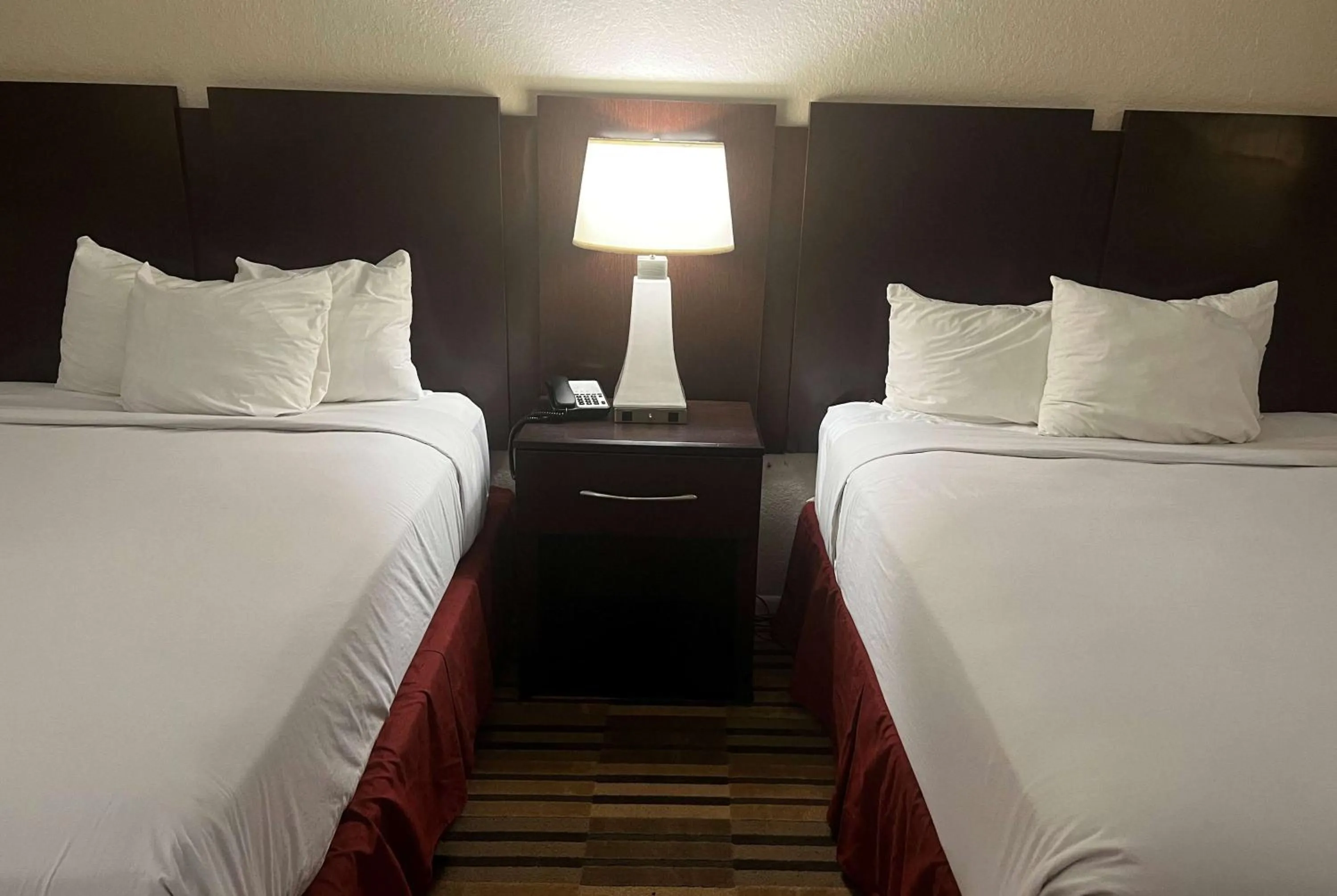 Photo of the whole room, Bed in Baymont by Wyndham Houston/Westchase