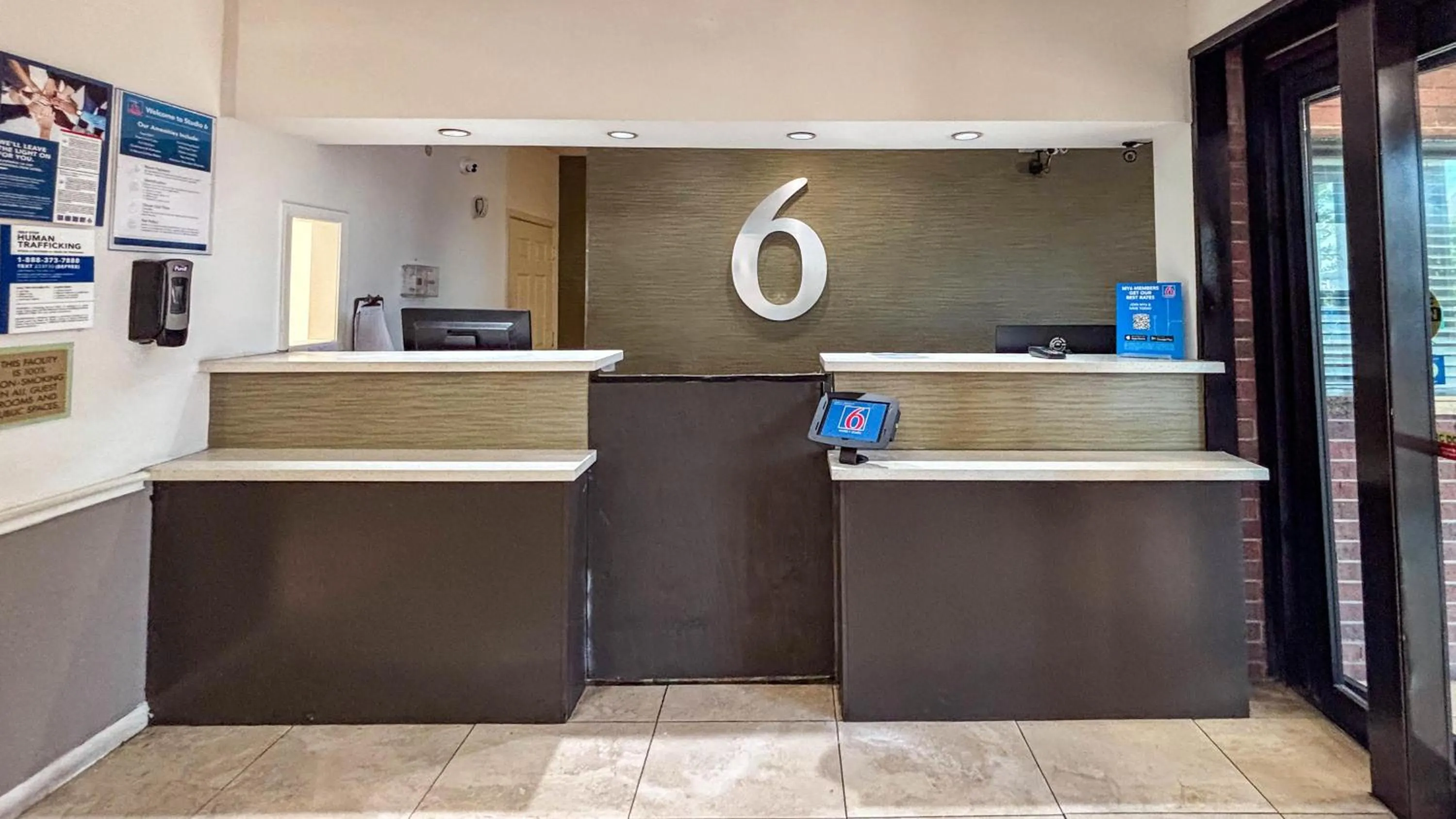 Lobby or reception in Studio 6 Houston, TX - Westchase