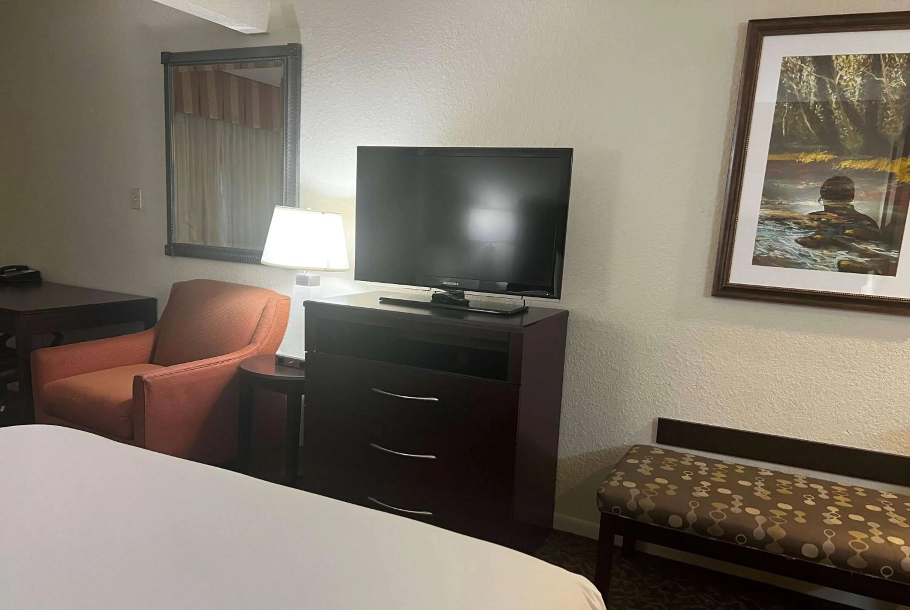 Photo of the whole room, Bed in Baymont by Wyndham Houston/Westchase