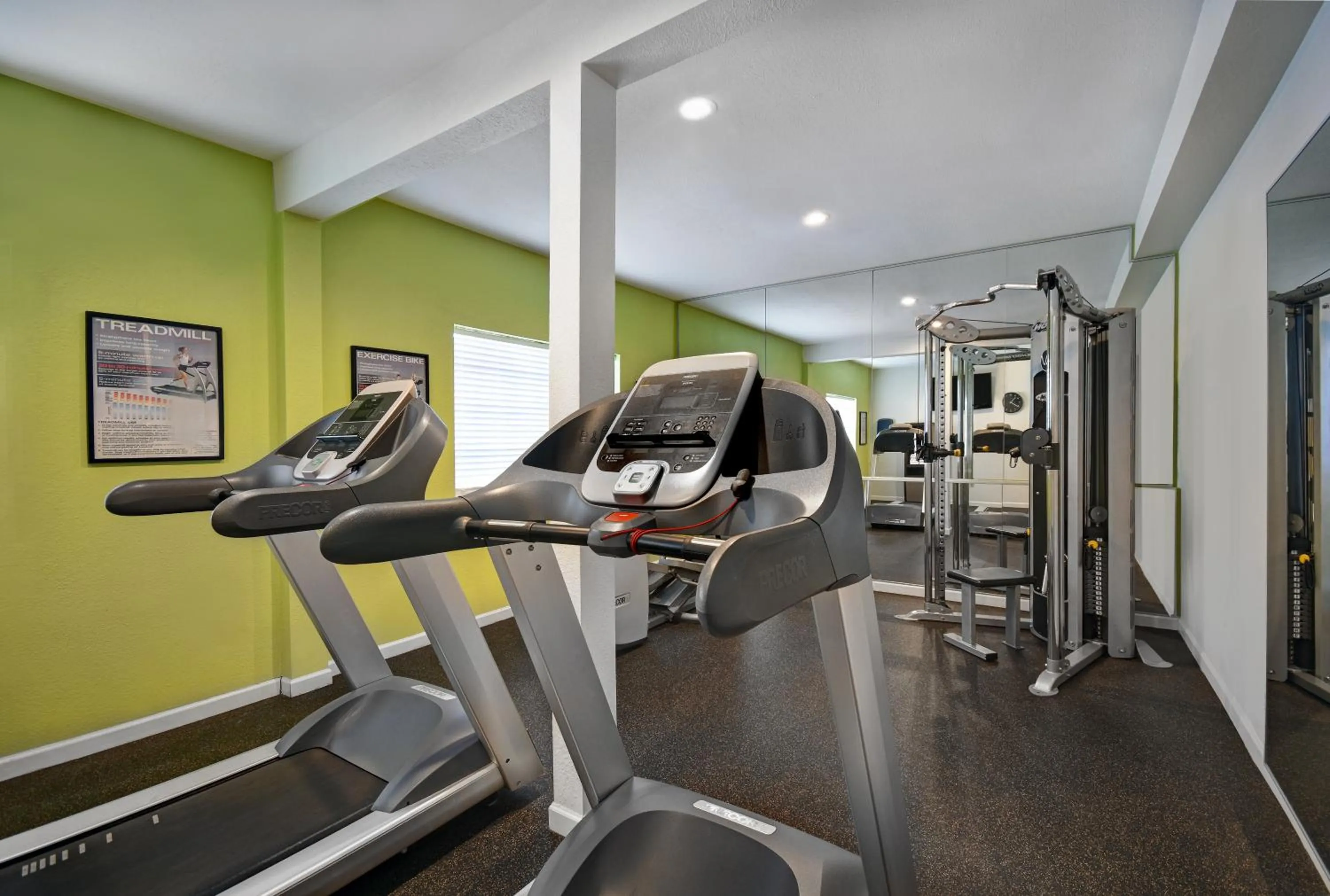 Fitness centre/facilities in Baymont by Wyndham Houston/Westchase