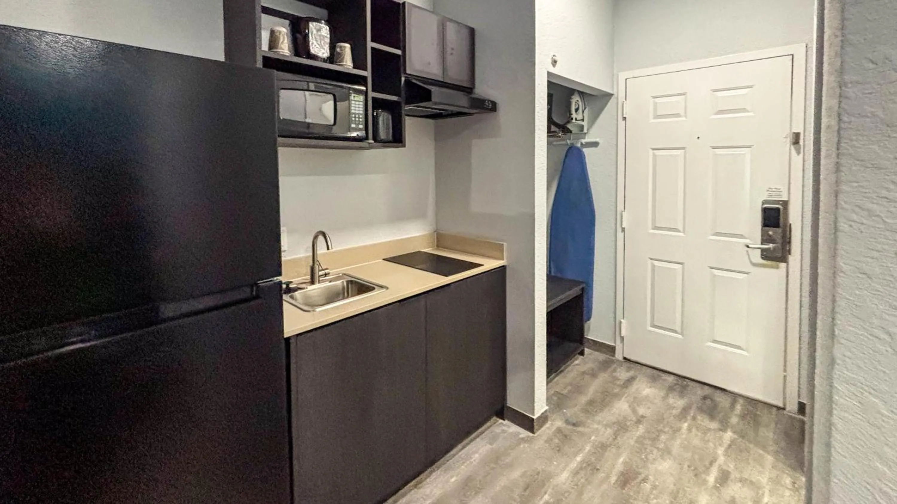 Kitchen or kitchenette in Studio 6 Houston, TX - Westchase
