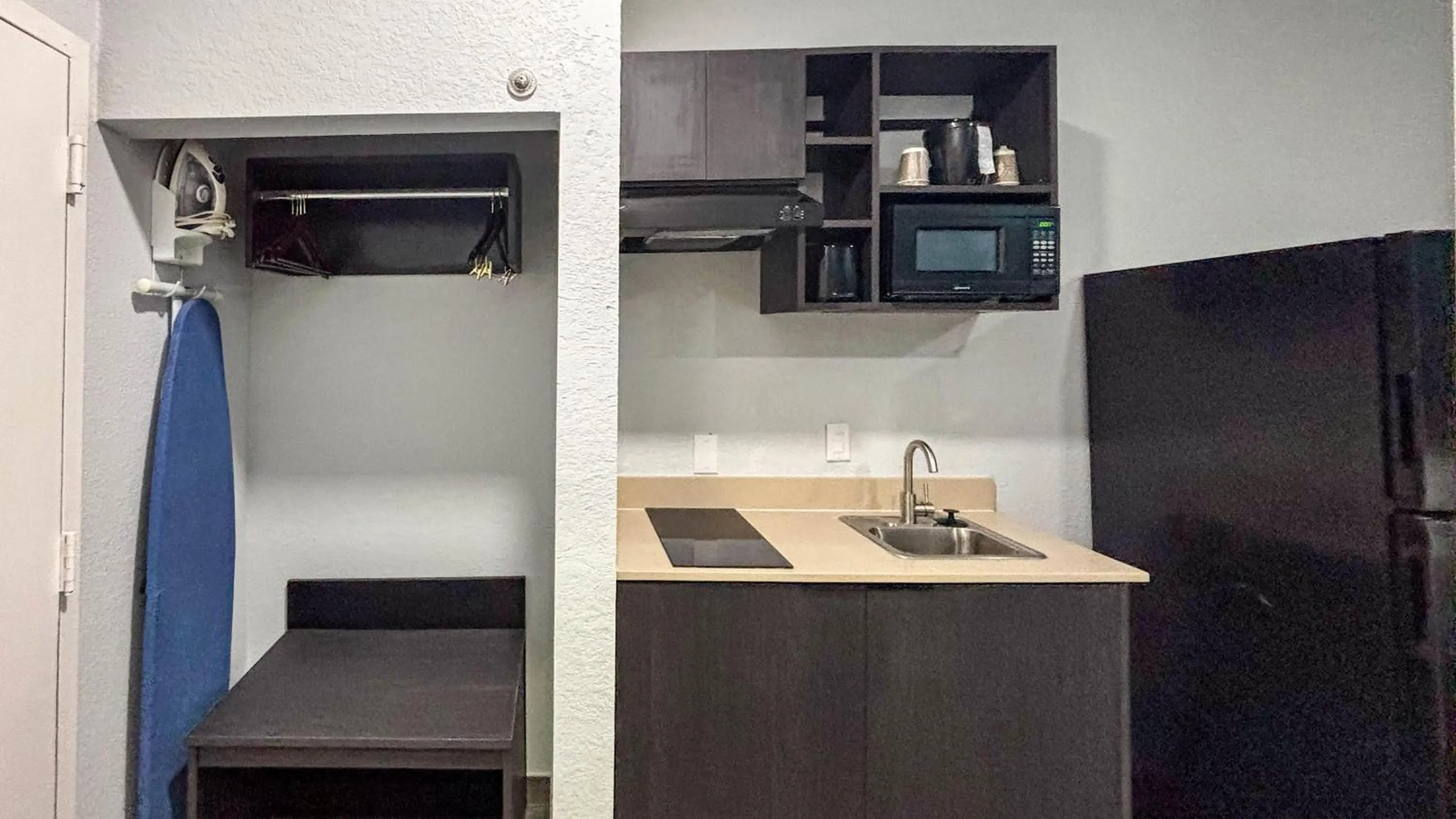 Kitchen or kitchenette in Studio 6 Houston, TX - Westchase