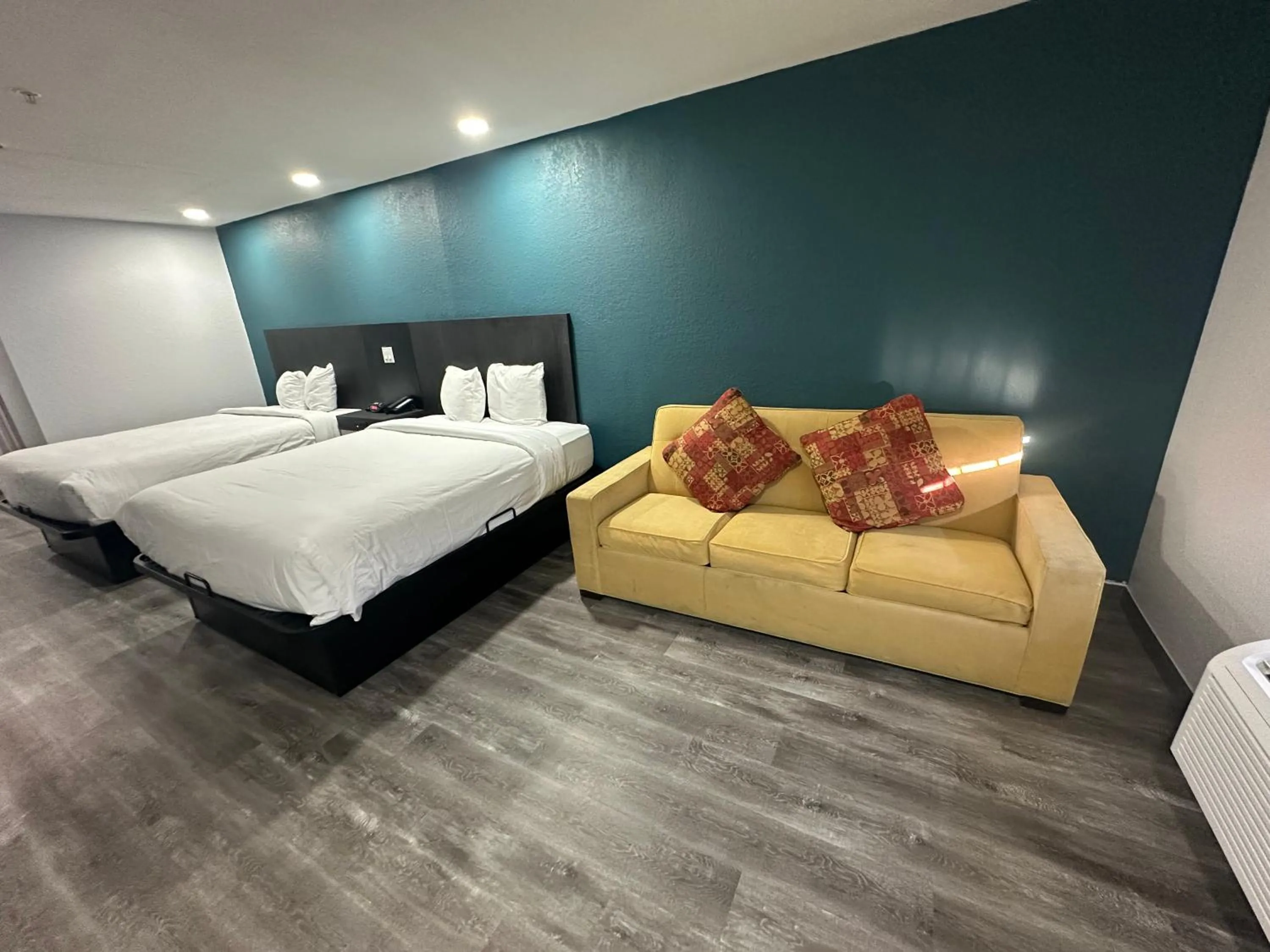 Bedroom, Bed in Studio 6 Houston, TX - Westchase