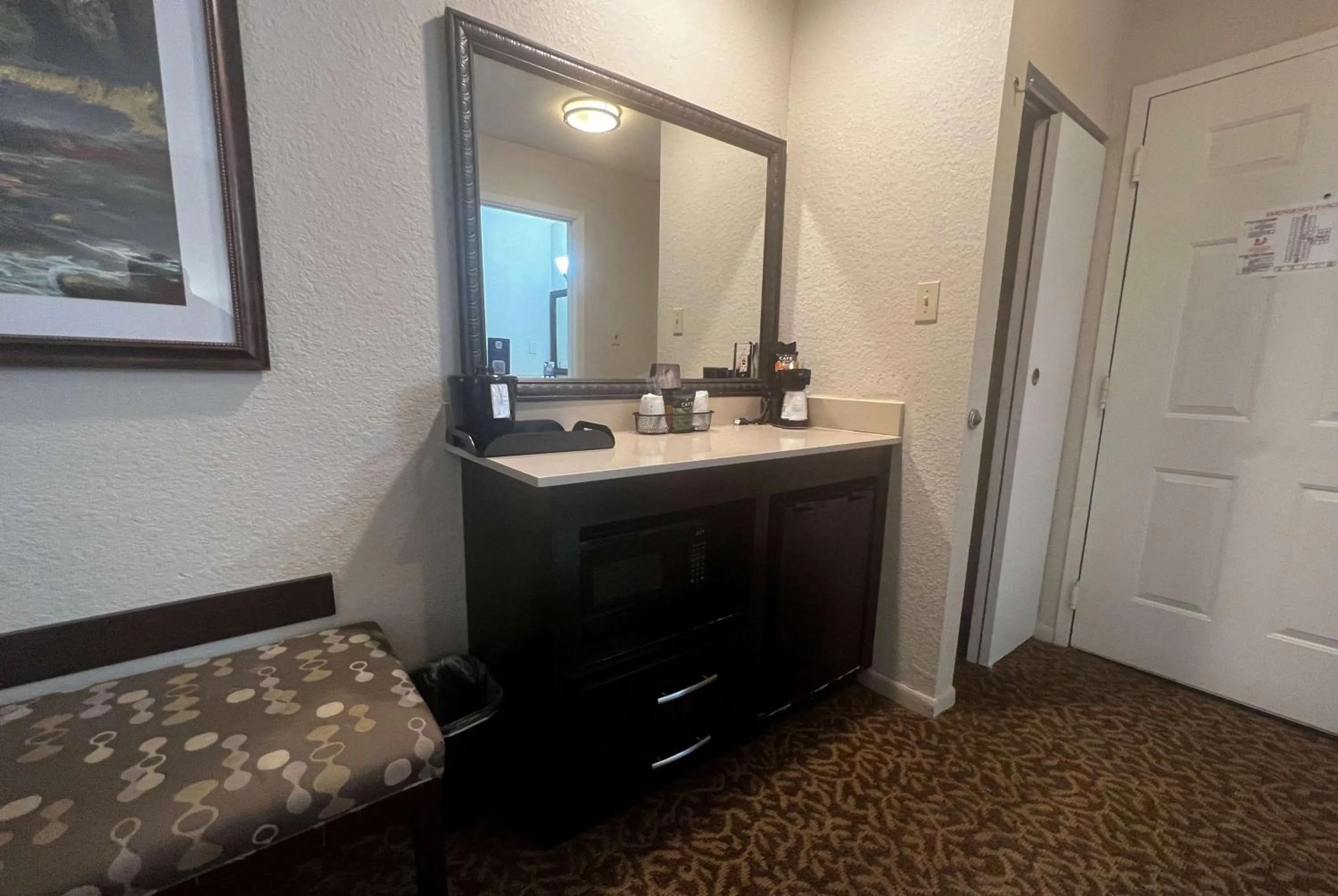 Photo of the whole room in Baymont by Wyndham Houston/Westchase