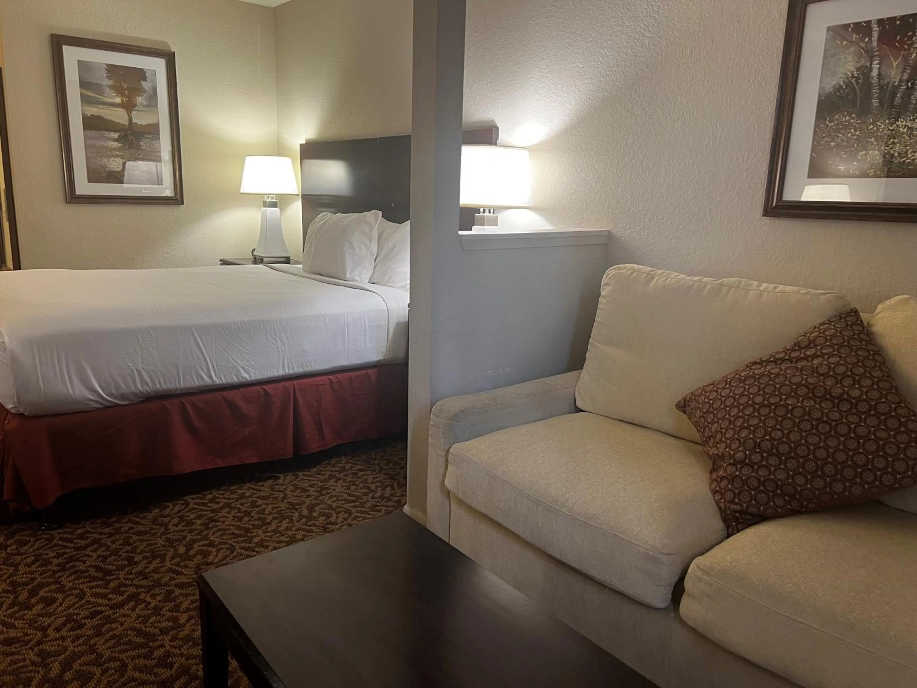 Bedroom, Bed in Baymont by Wyndham Houston/Westchase