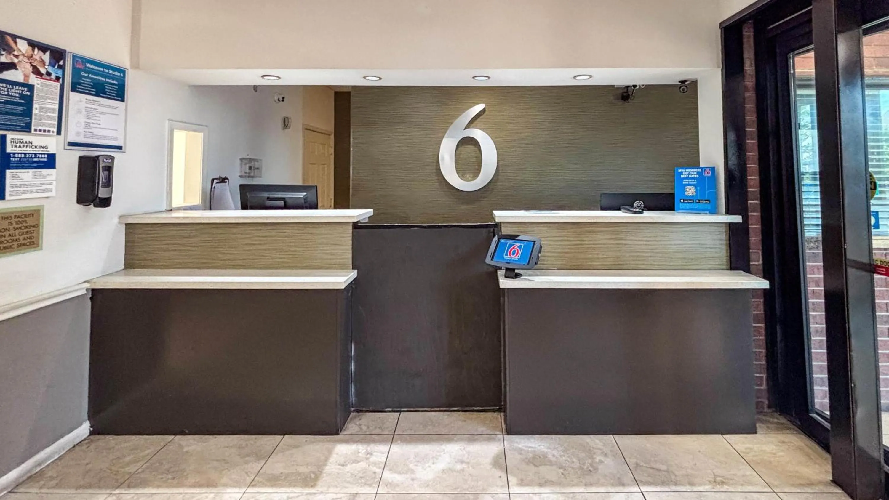 Lobby or reception in Studio 6 Houston, TX - Westchase