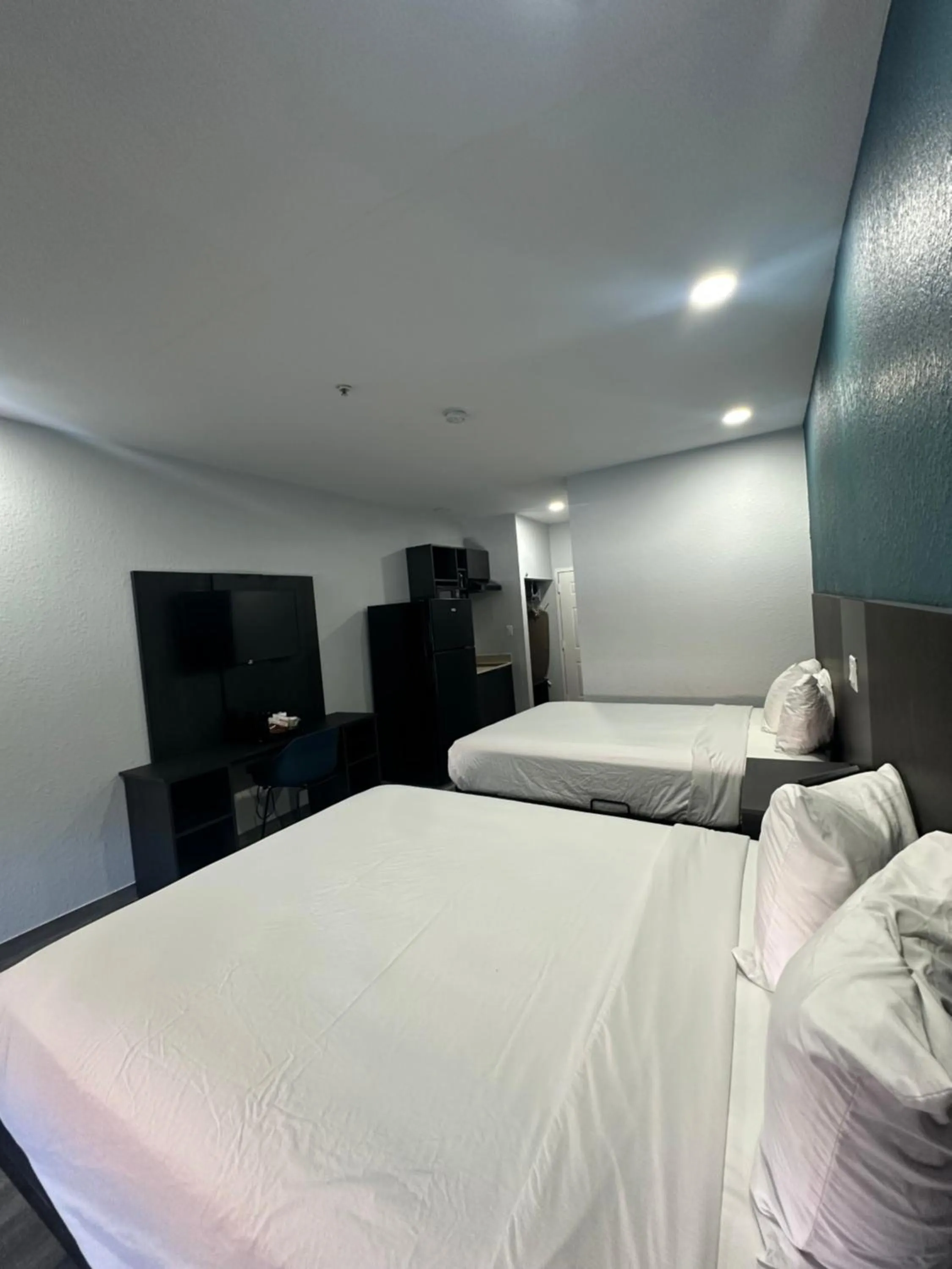 Bed in Studio 6 Houston, TX - Westchase