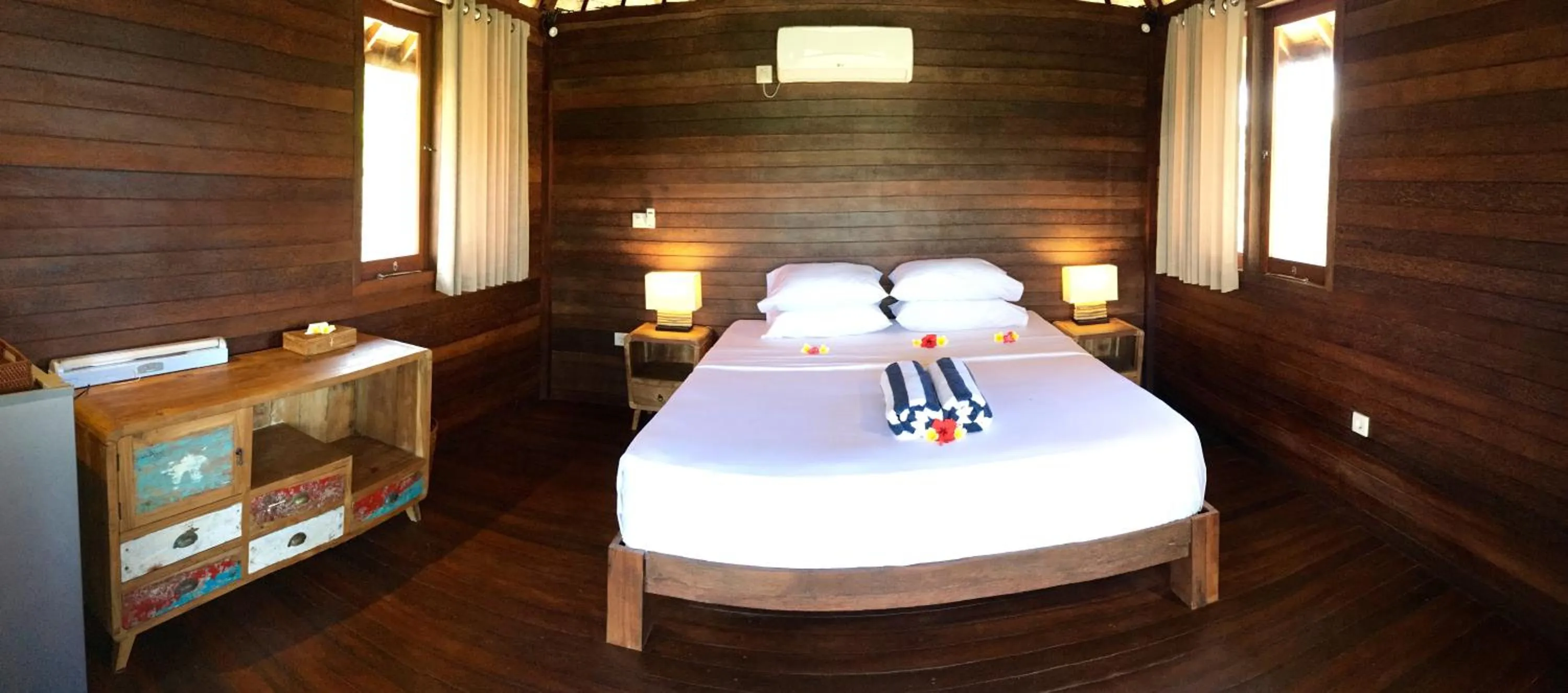 Photo of the whole room, Bed in Twin Island Villas & Dive Resort