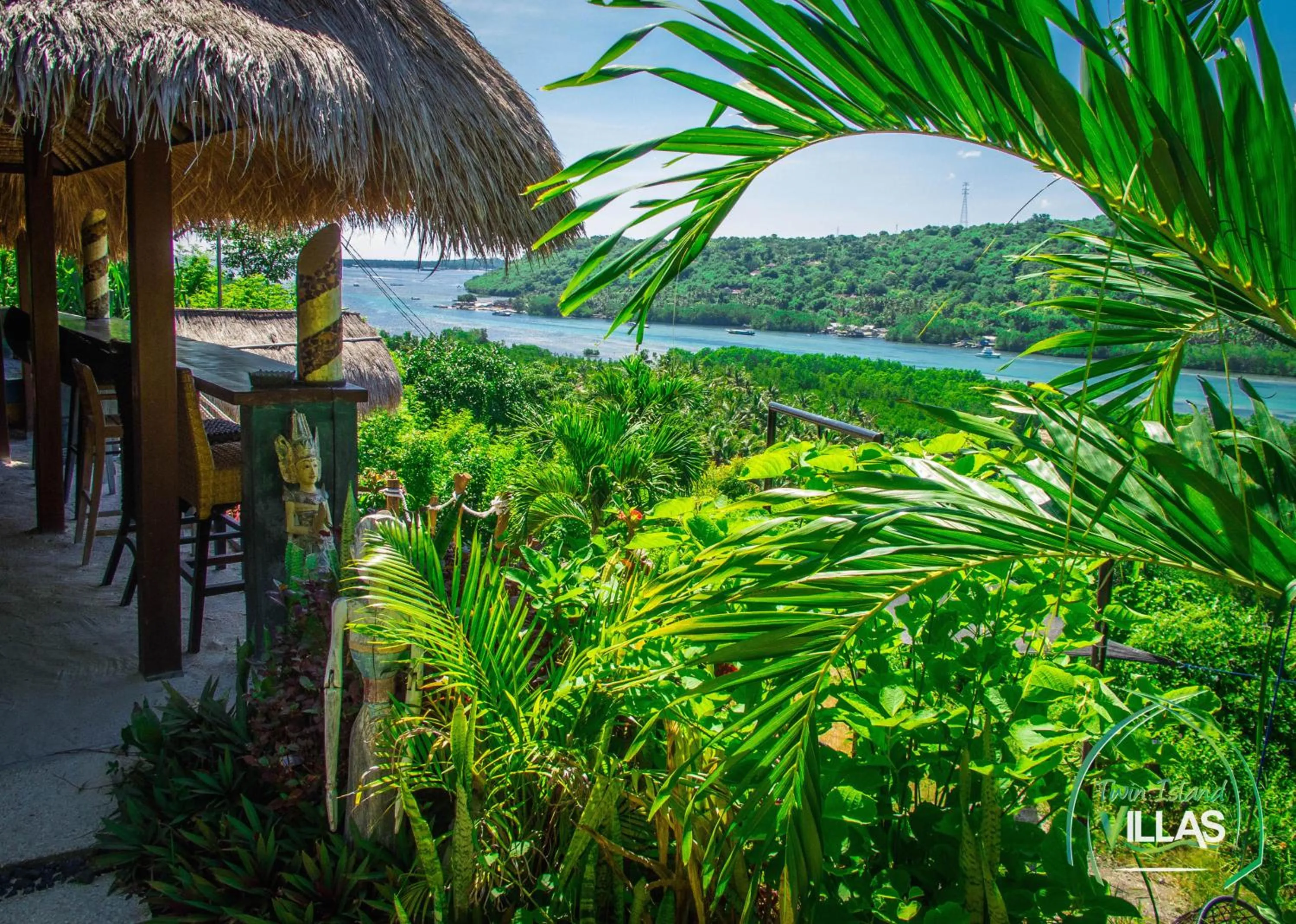 Lounge or bar in Twin Island Villas & Dive Resort