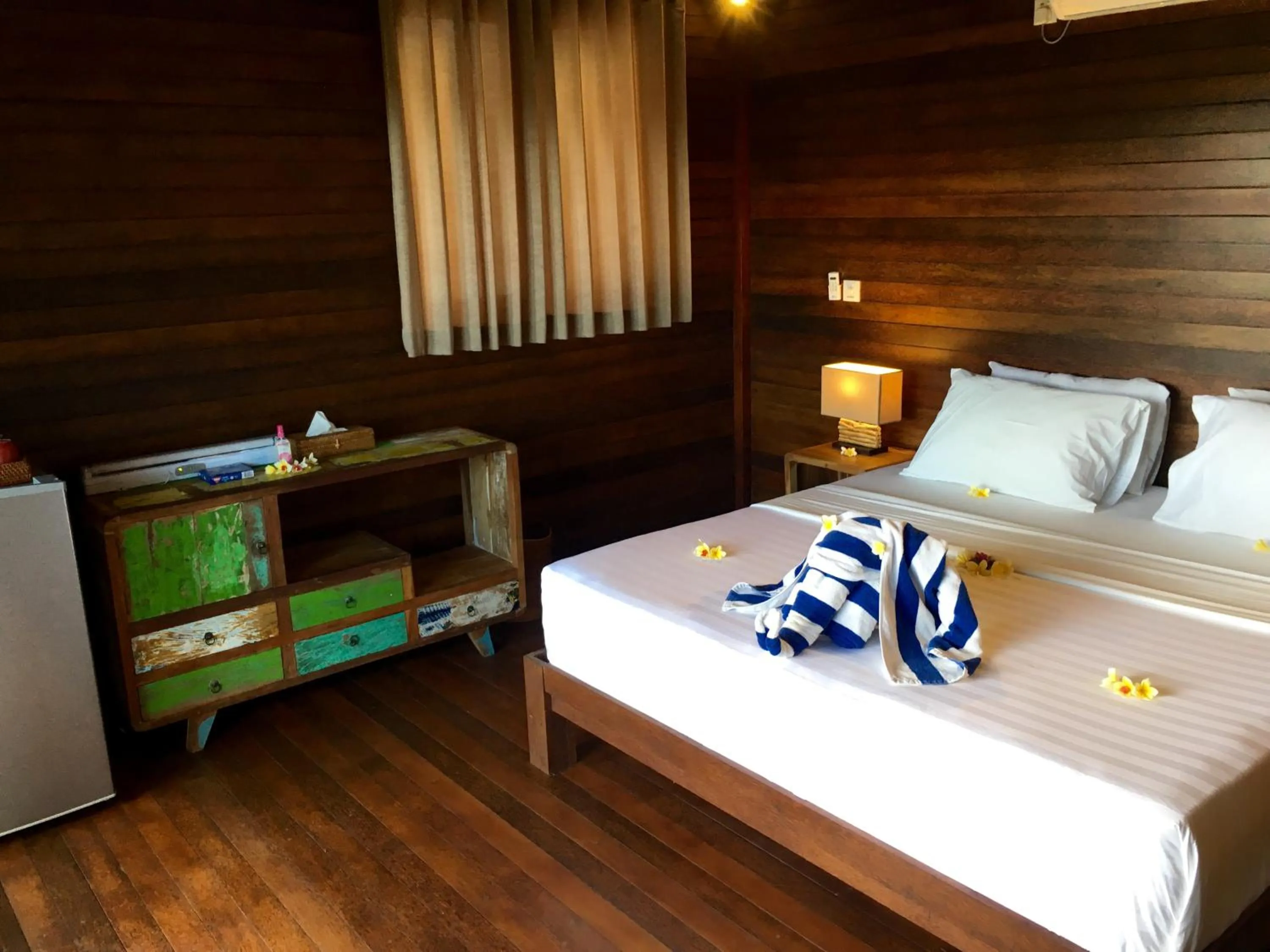 Bedroom, Bed in Twin Island Villas & Dive Resort