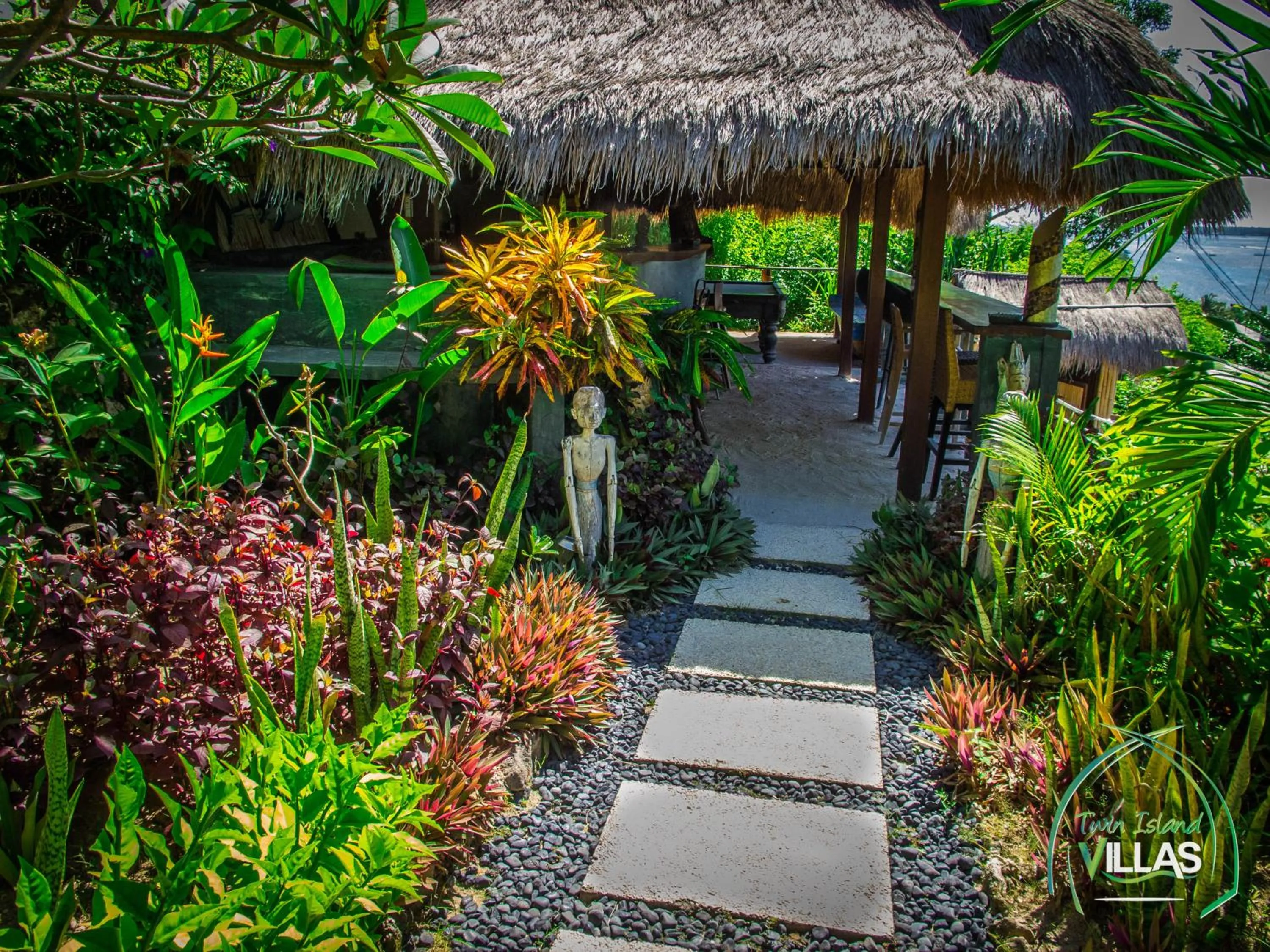 Lounge or bar in Twin Island Villas & Dive Resort