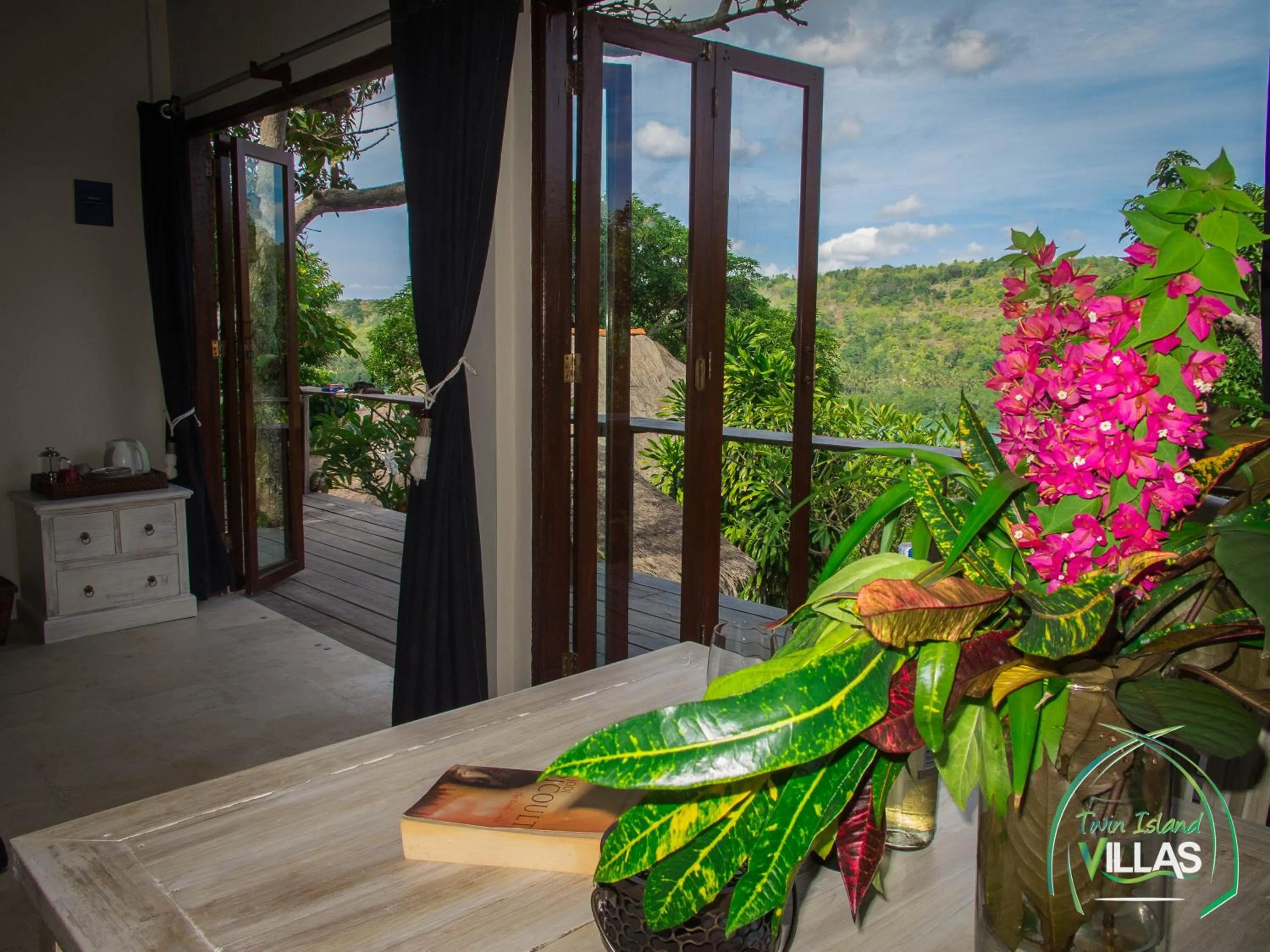 Dining area in Twin Island Villas & Dive Resort