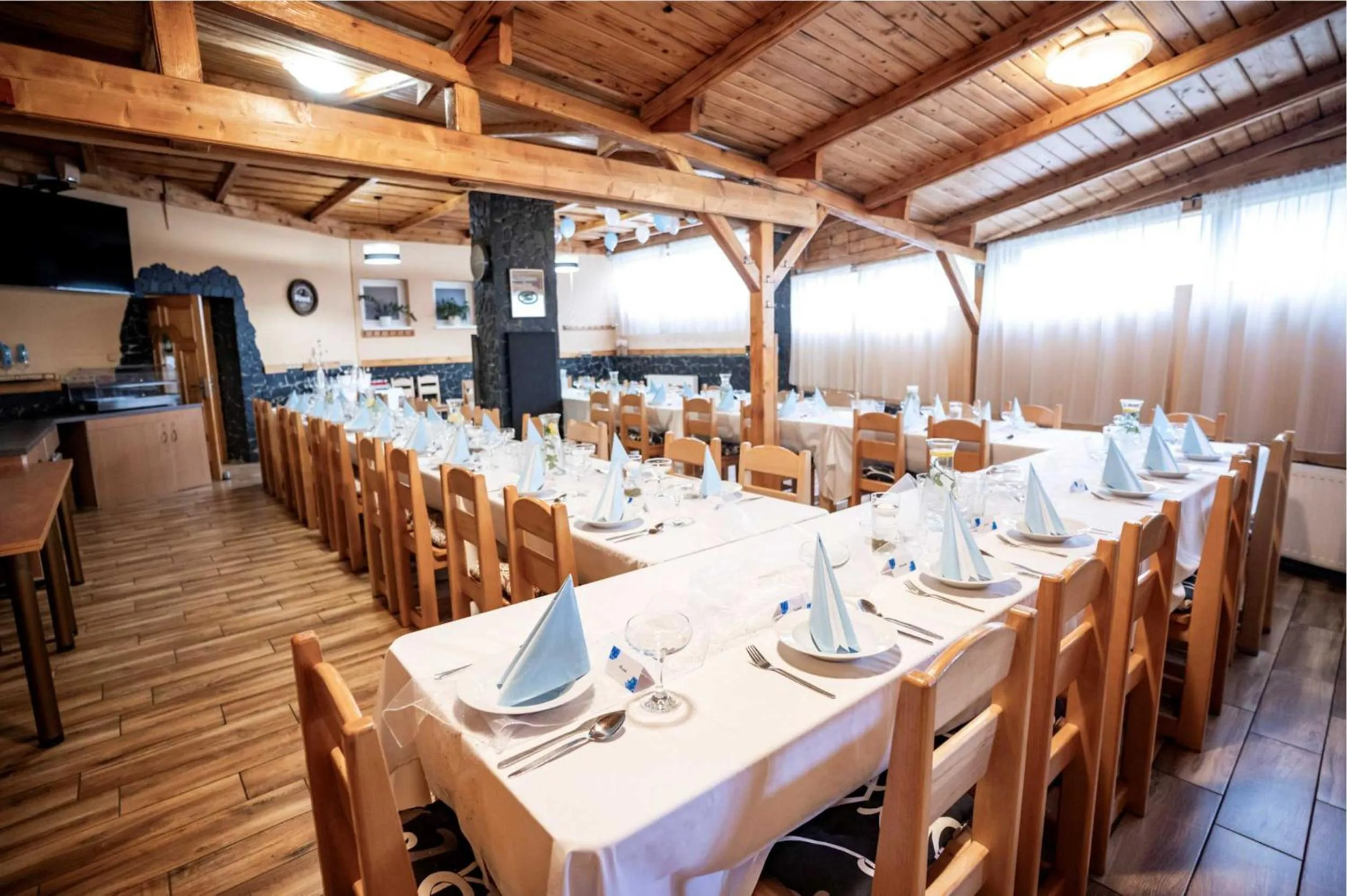 Restaurant/places to eat in Hotel Taurus