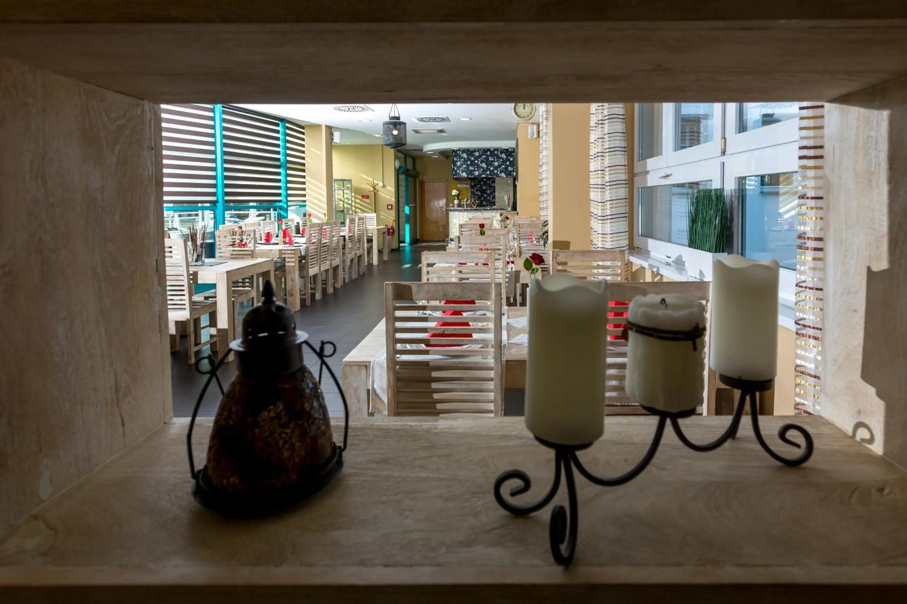 Restaurant/places to eat in Sareza hotel