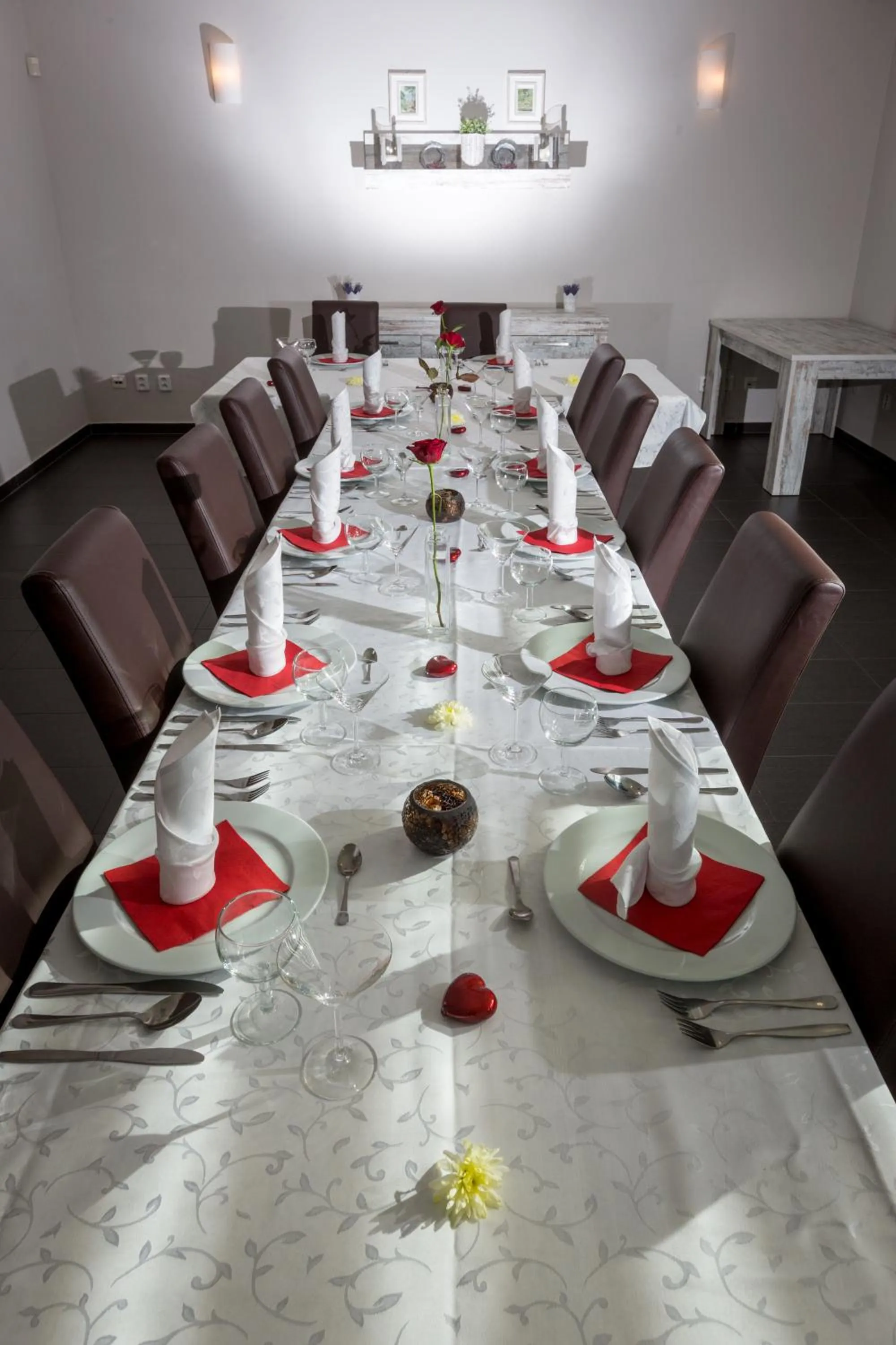 Restaurant/places to eat in Sareza hotel