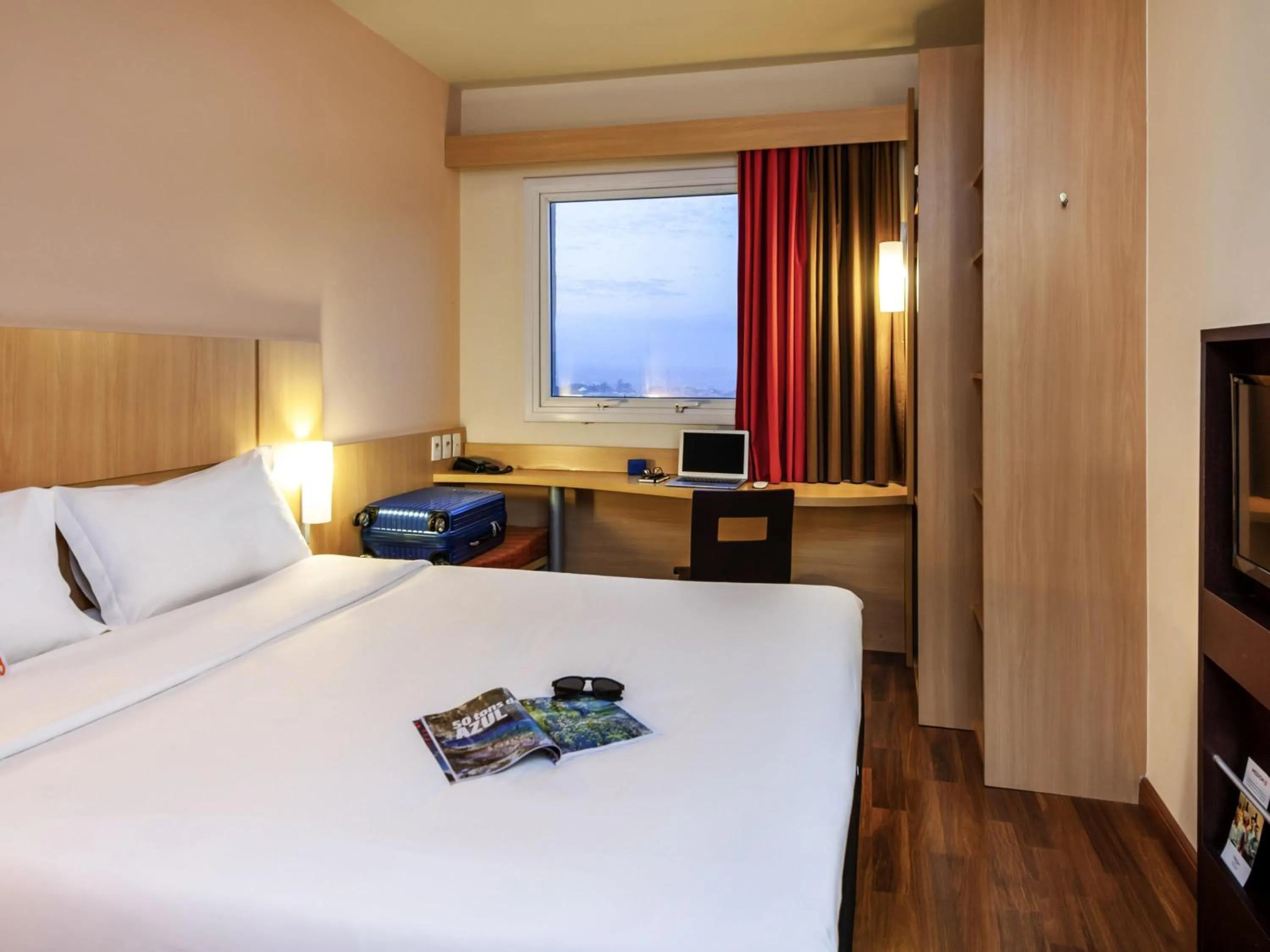 Bedroom, Bed in ibis Toulouse Aeroport