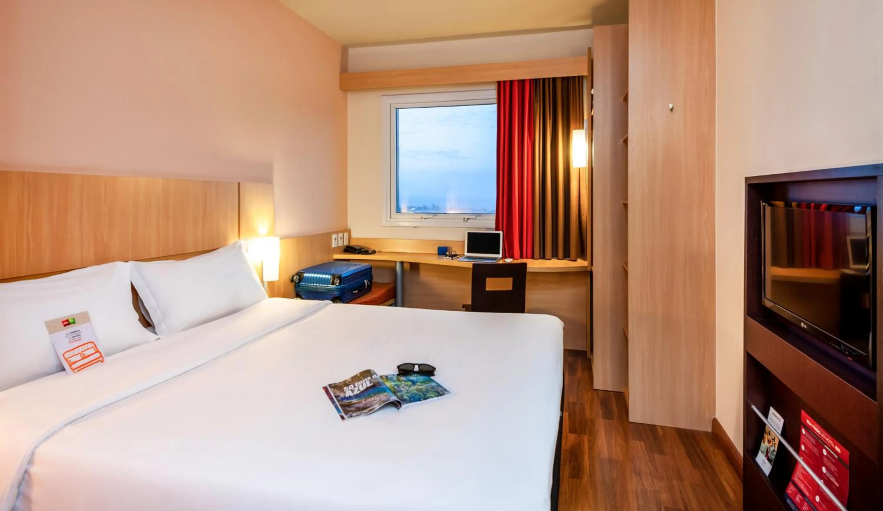 Bedroom, Bed in ibis Toulouse Aeroport