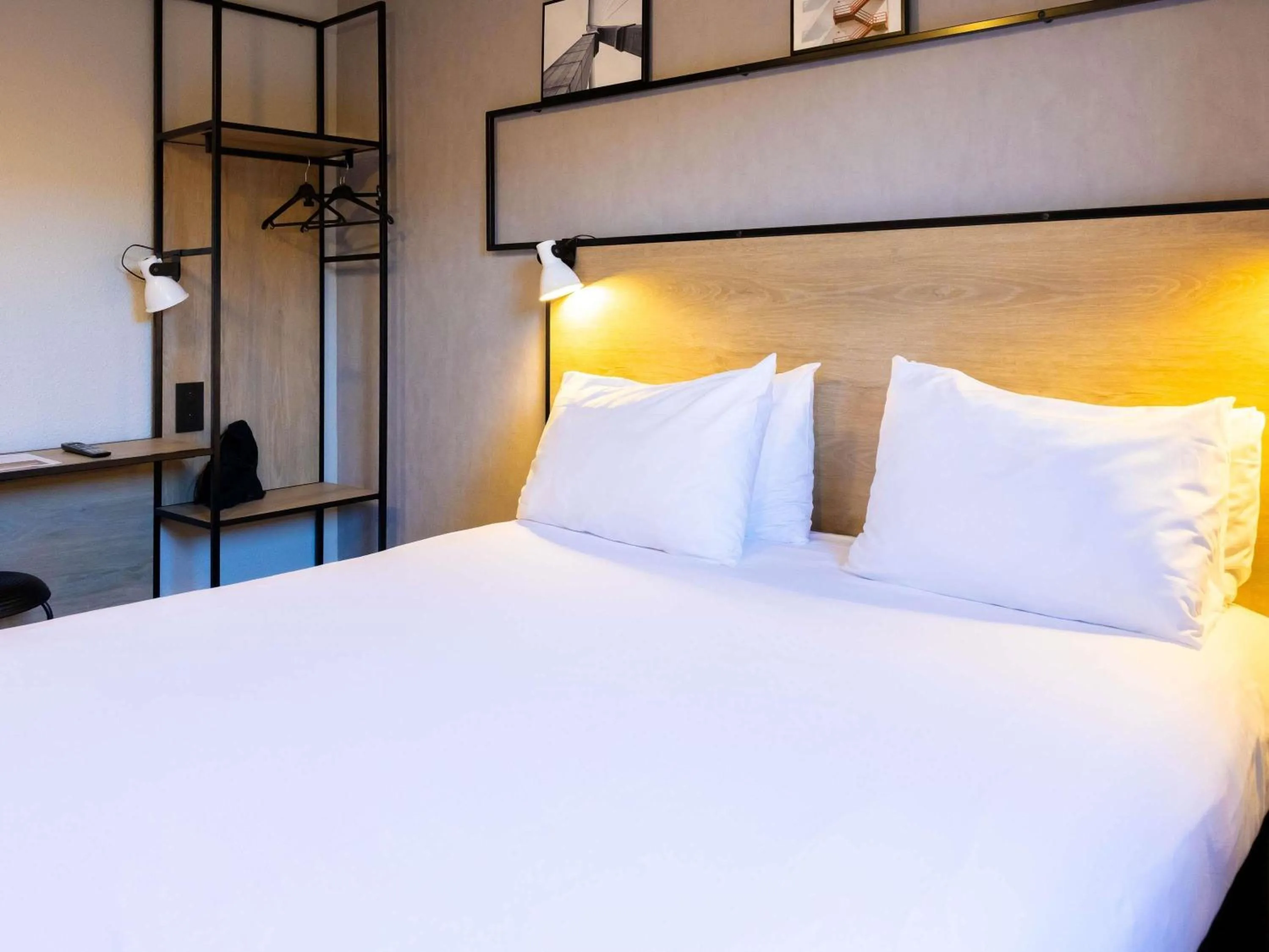 Bedroom, Bed in ibis Toulouse Aeroport