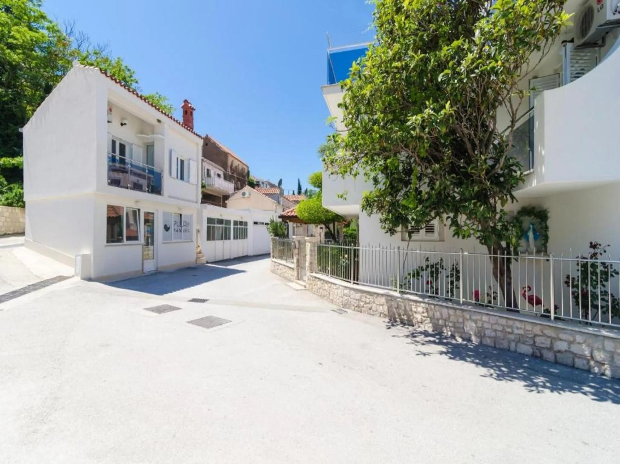 Property building in Rooms & Apartments Barišić