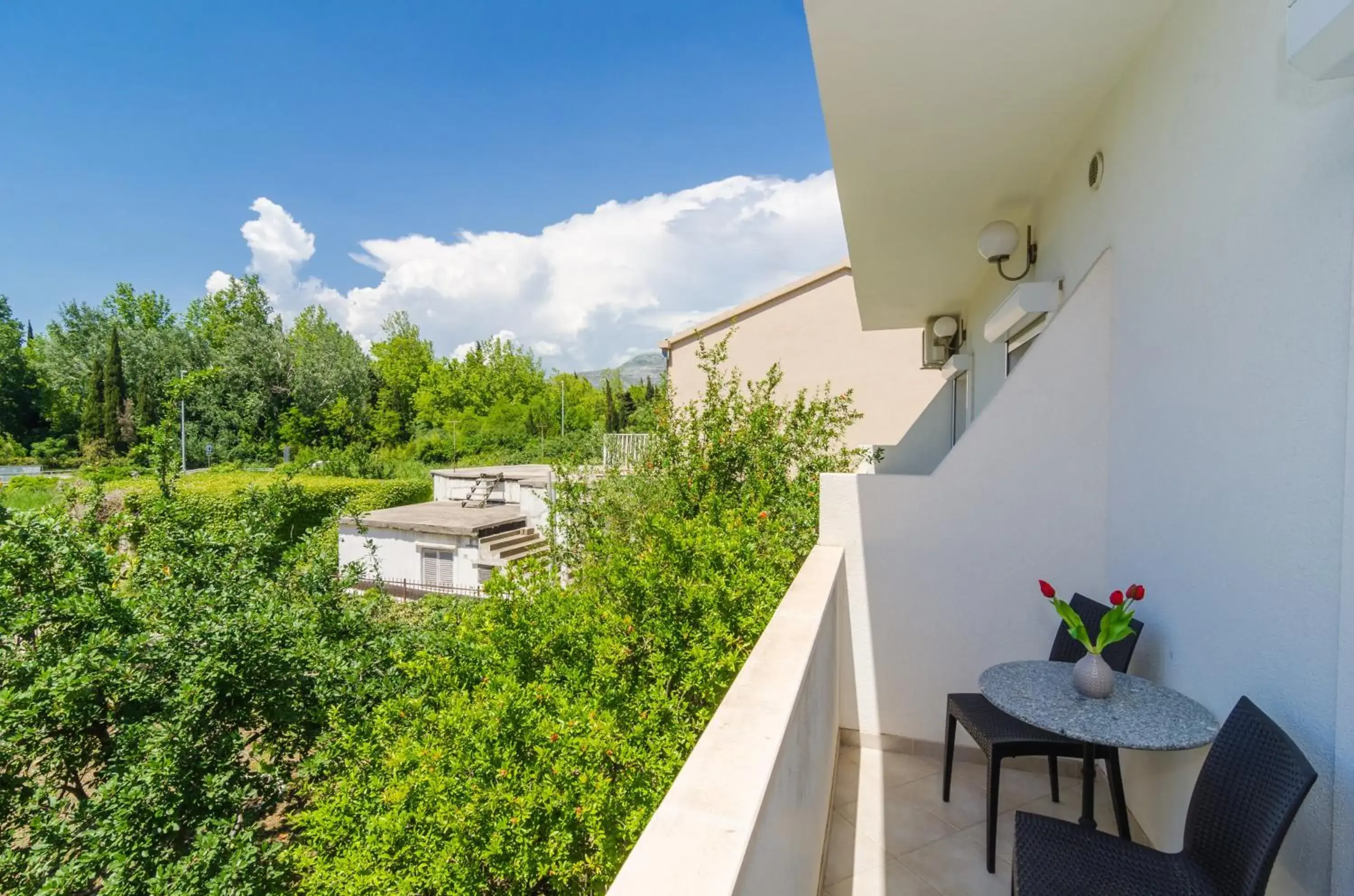 Standard Double Room with Balcony and Garden View in Rooms & Apartments Barišić Standard Double Room with Balcony and Garden View in Rooms & Apartments Barišić