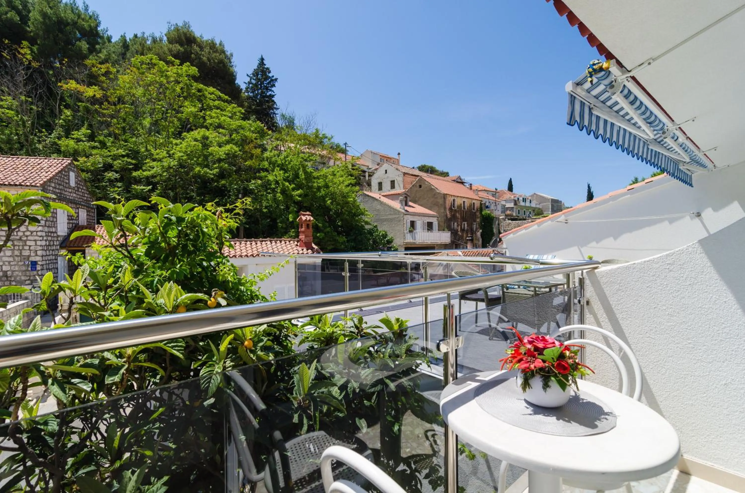 Garden in Rooms & Apartments Barišić