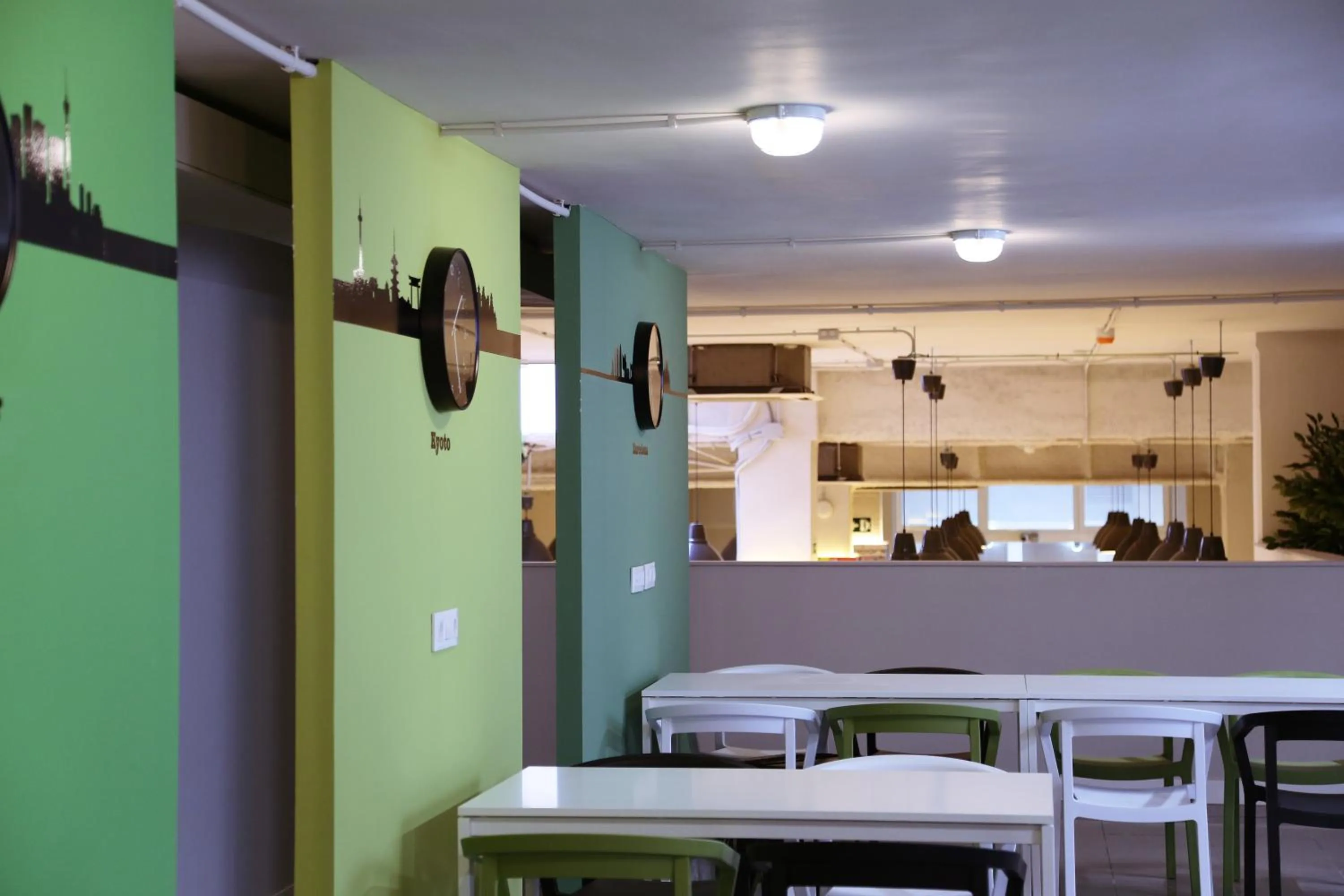 Restaurant/places to eat in Hola Hostal Eixample