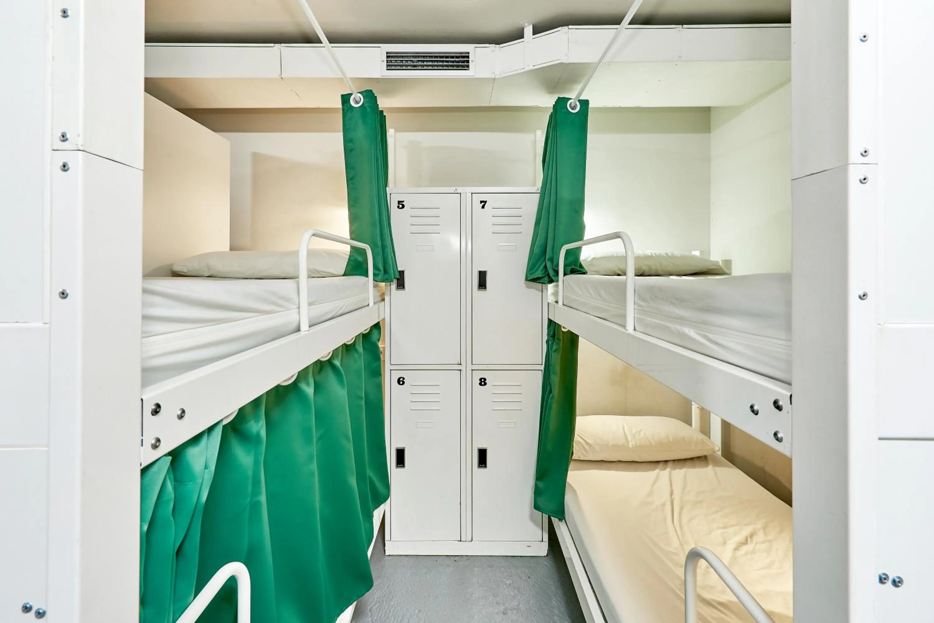 Bed in Hola Hostal Eixample