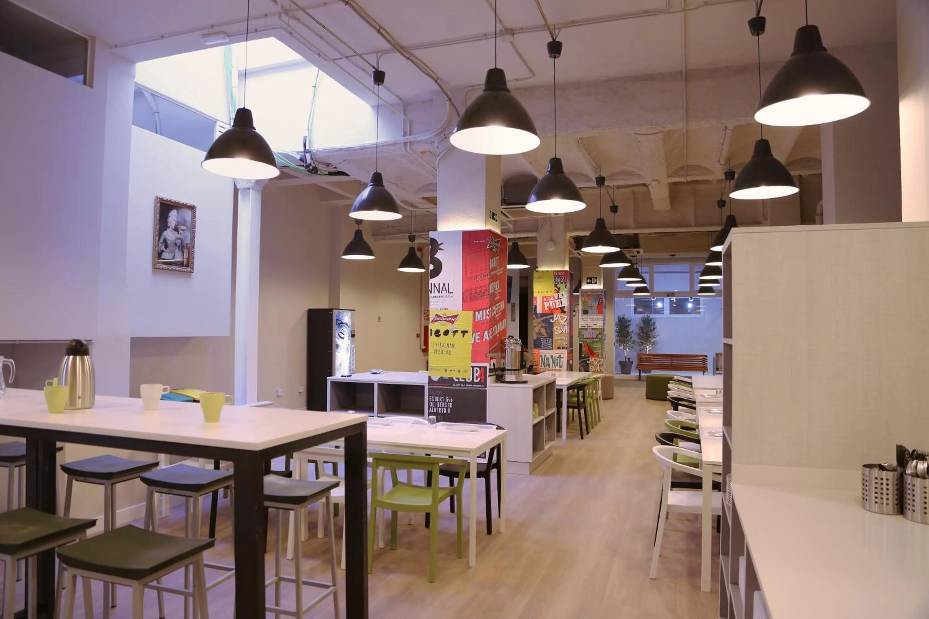 Restaurant/places to eat in Hola Hostal Eixample