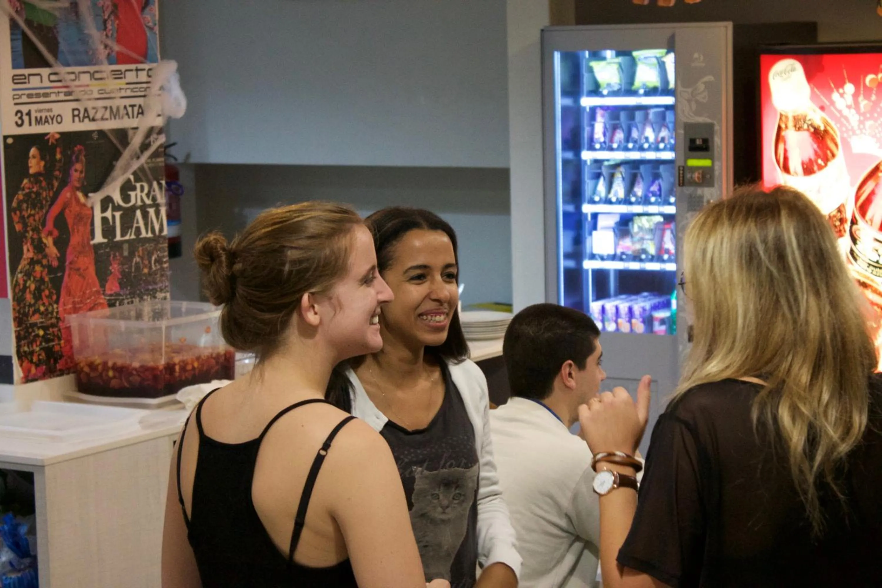 Communal lounge/ TV room in Hola Hostal Eixample