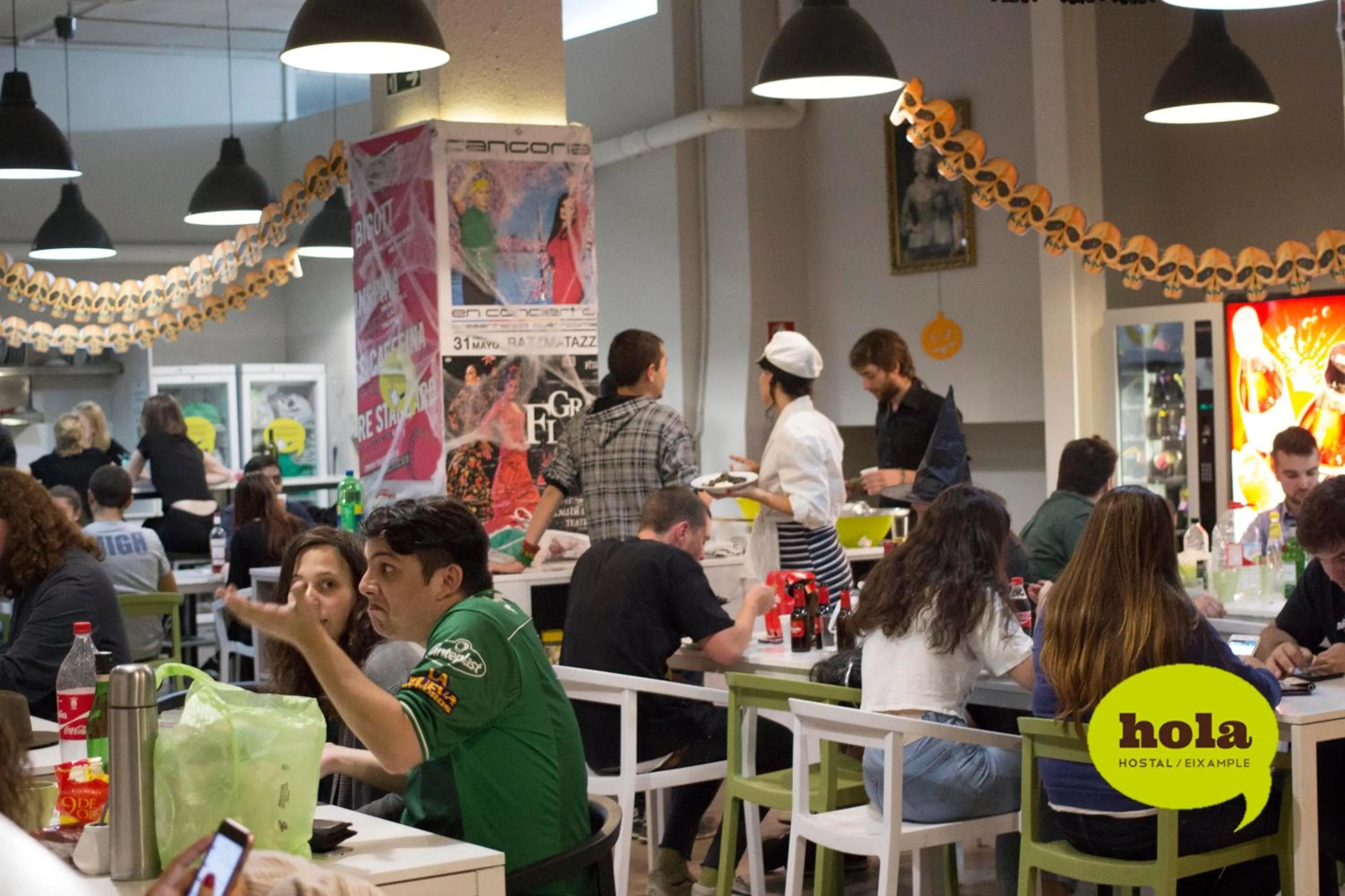 Lounge or bar in Hola Hostal Eixample