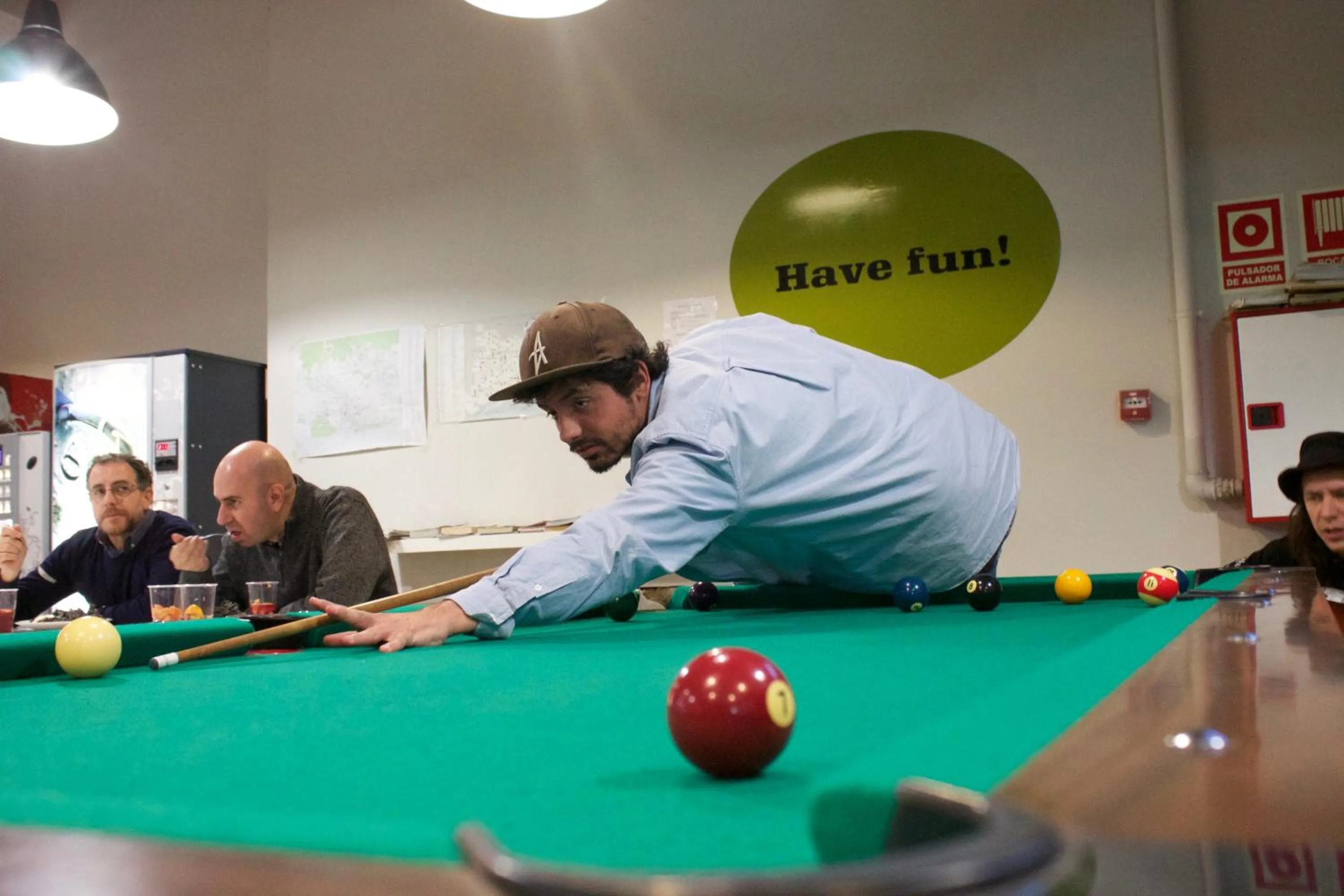 Billiard in Hola Hostal Eixample