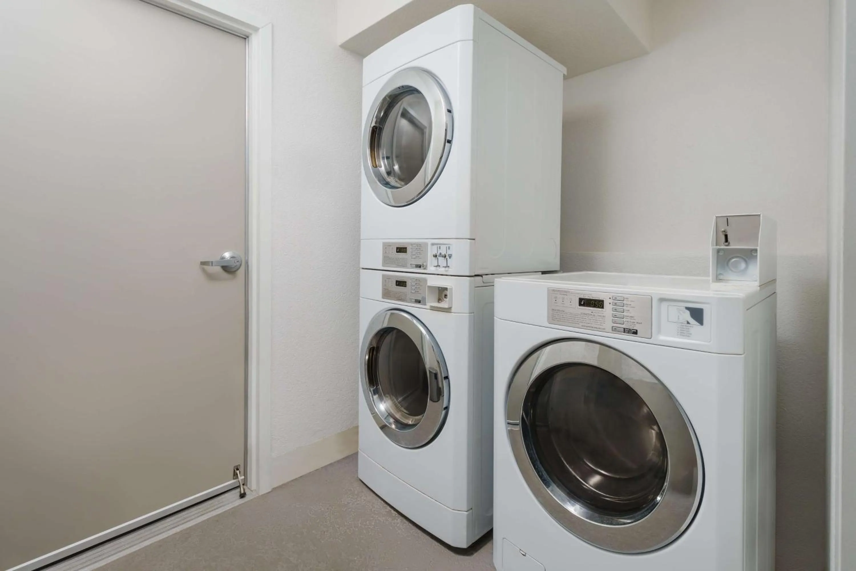 laundry in Beal House Fort Walton Beach, Tapestry Collection By Hilton