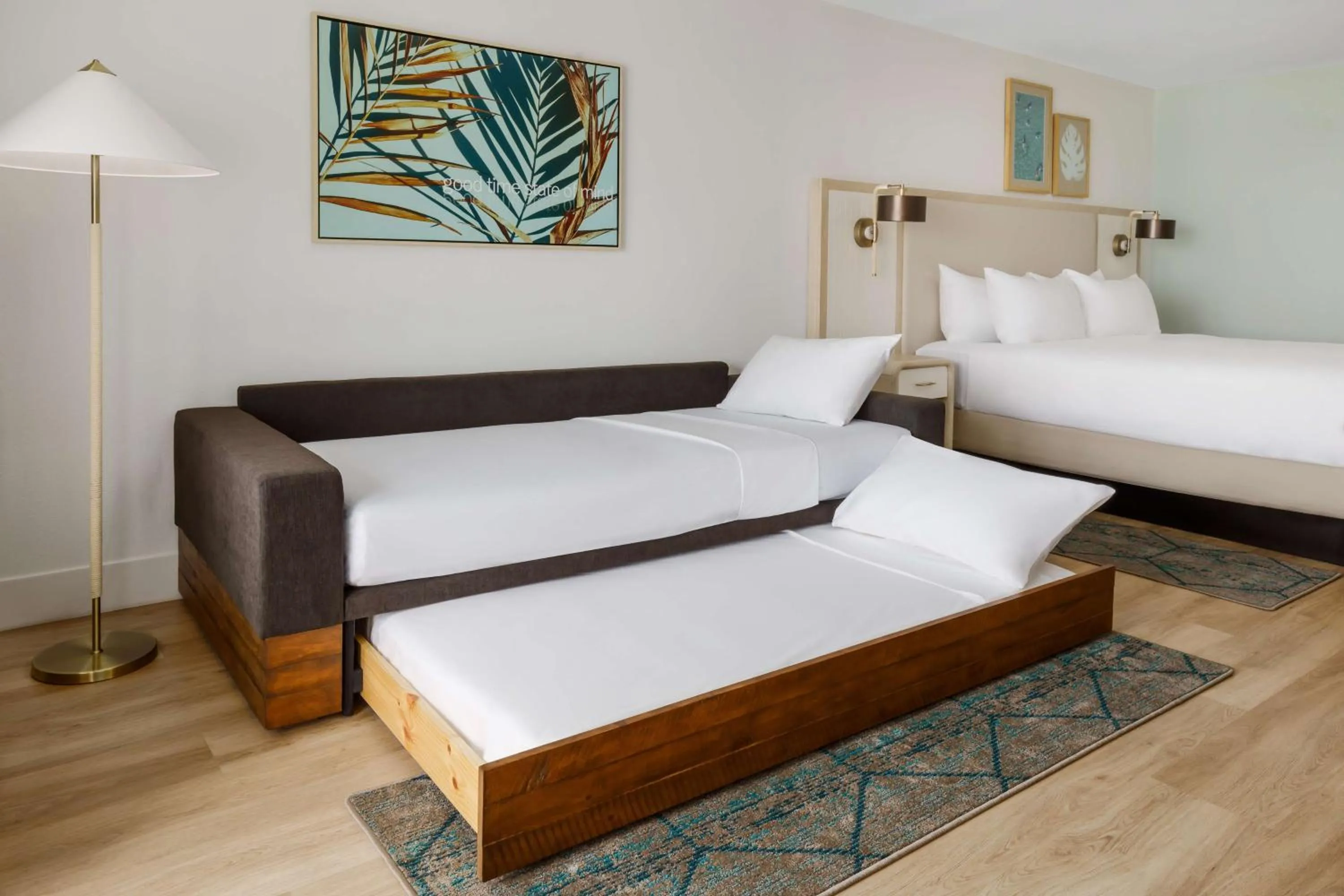 Living room, Bed in Beal House Fort Walton Beach, Tapestry Collection By Hilton