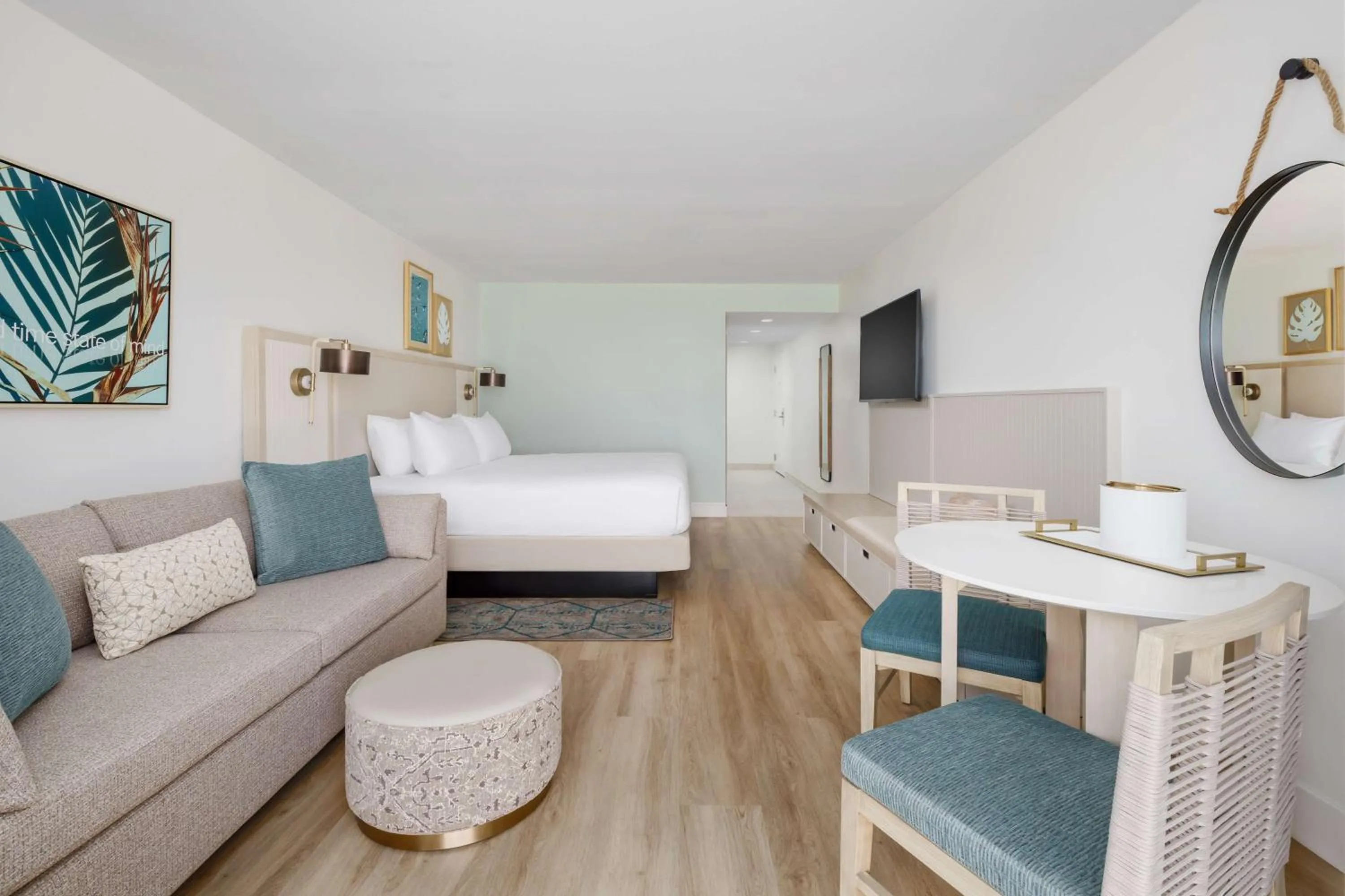 Living room, Bed in Beal House Fort Walton Beach, Tapestry Collection By Hilton