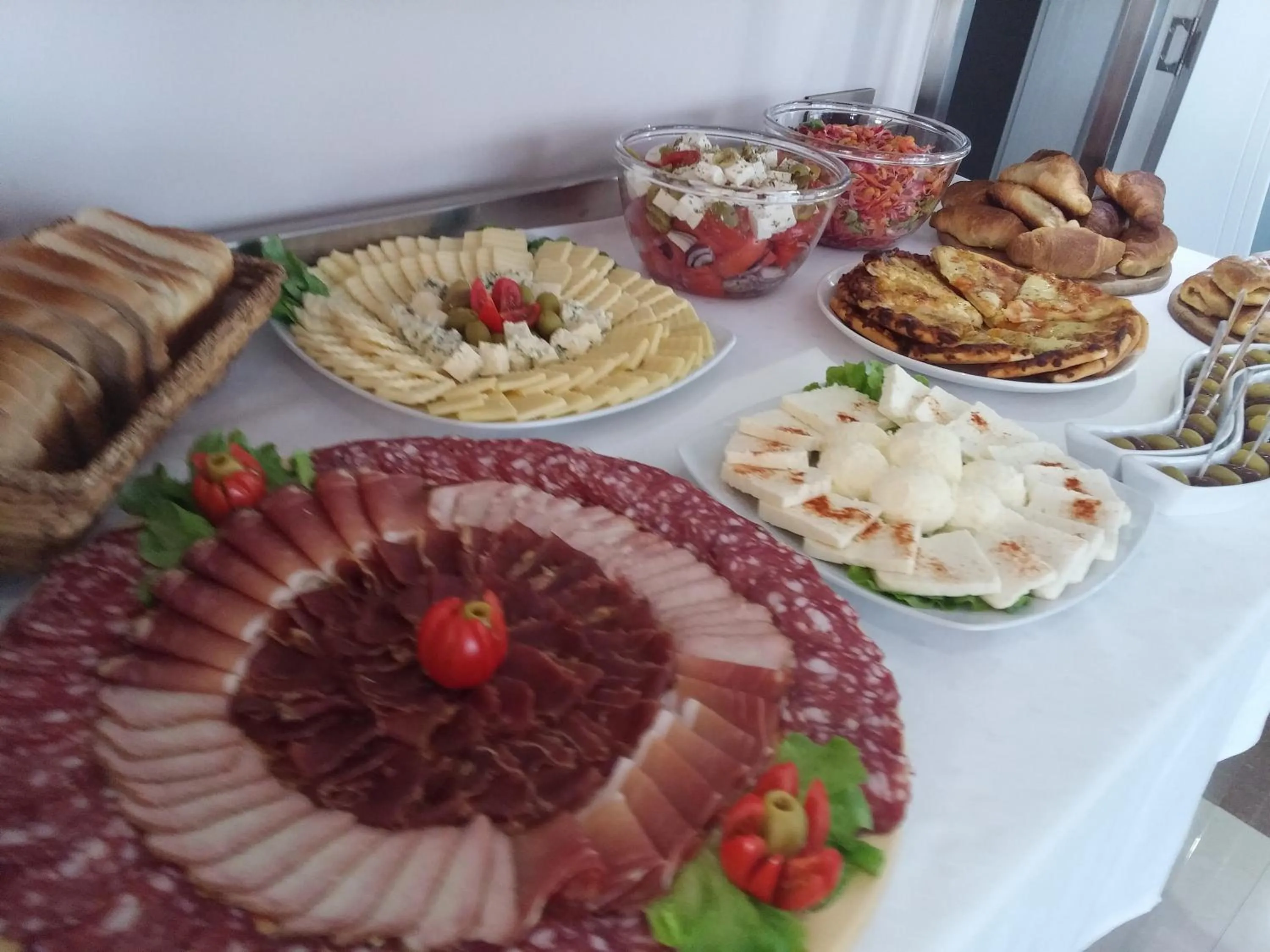 Restaurant/places to eat in Garni Hotel 018 In