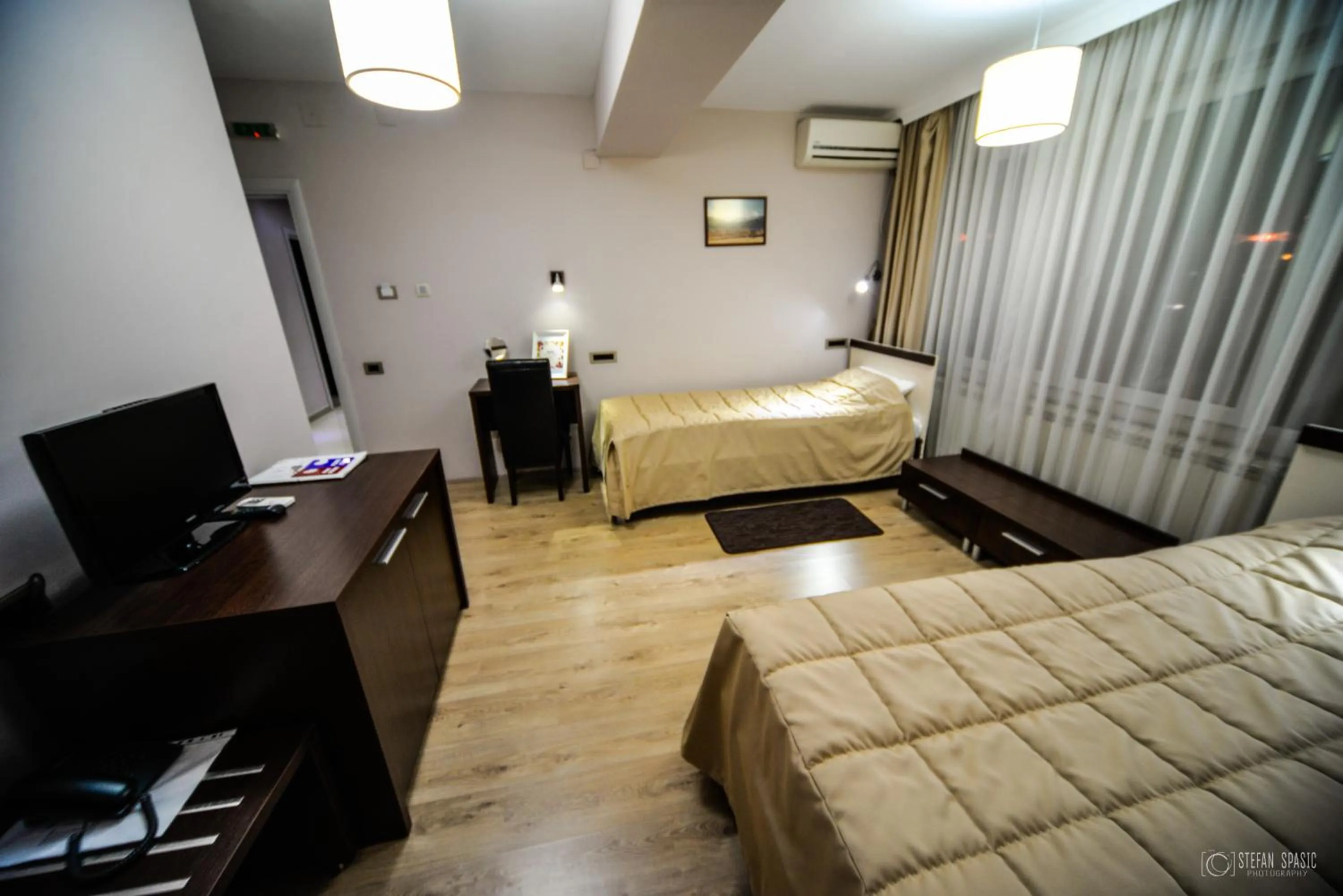 Bedroom, Bed in Garni Hotel 018 In