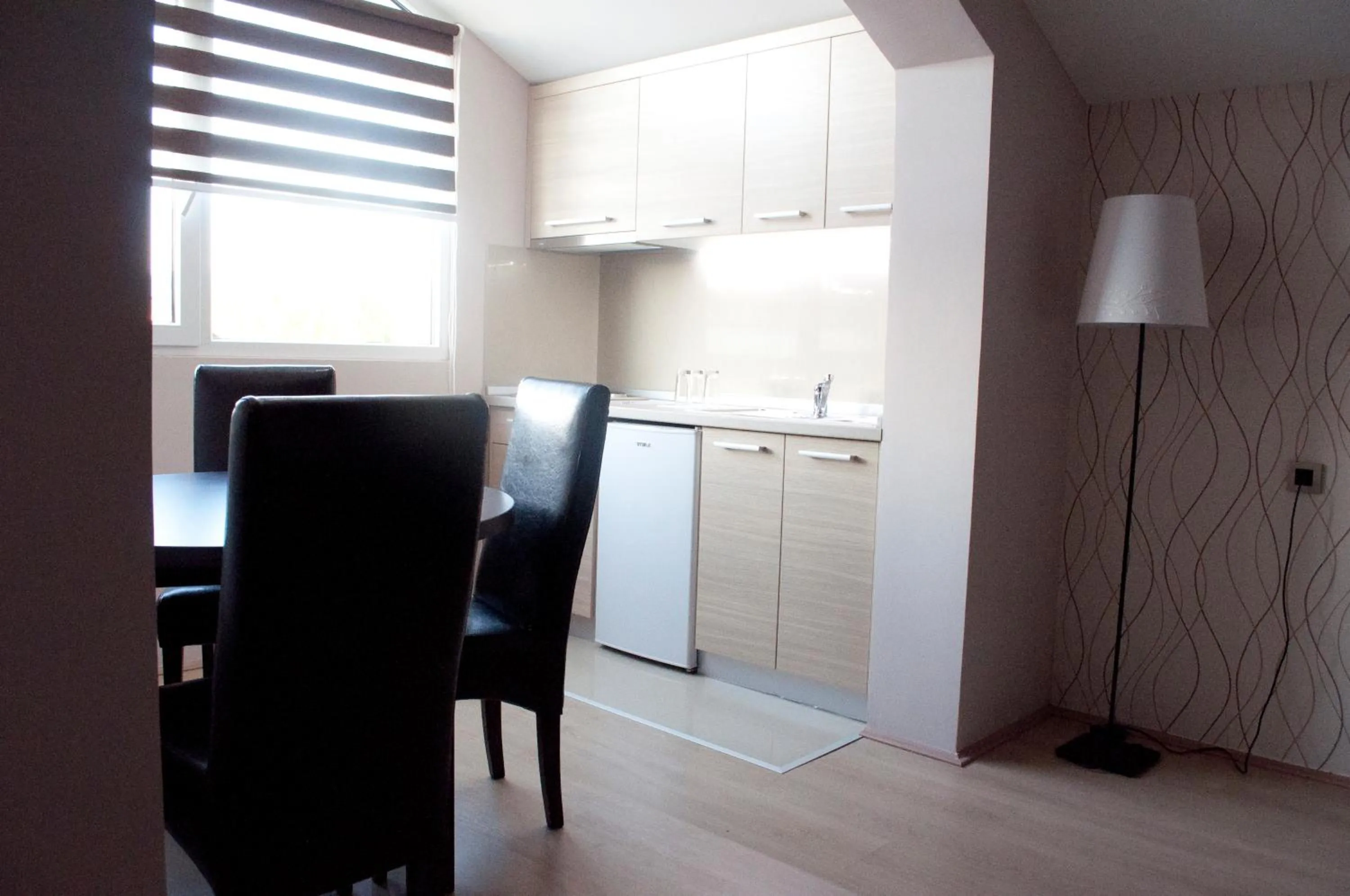 Kitchen or kitchenette in Garni Hotel 018 In