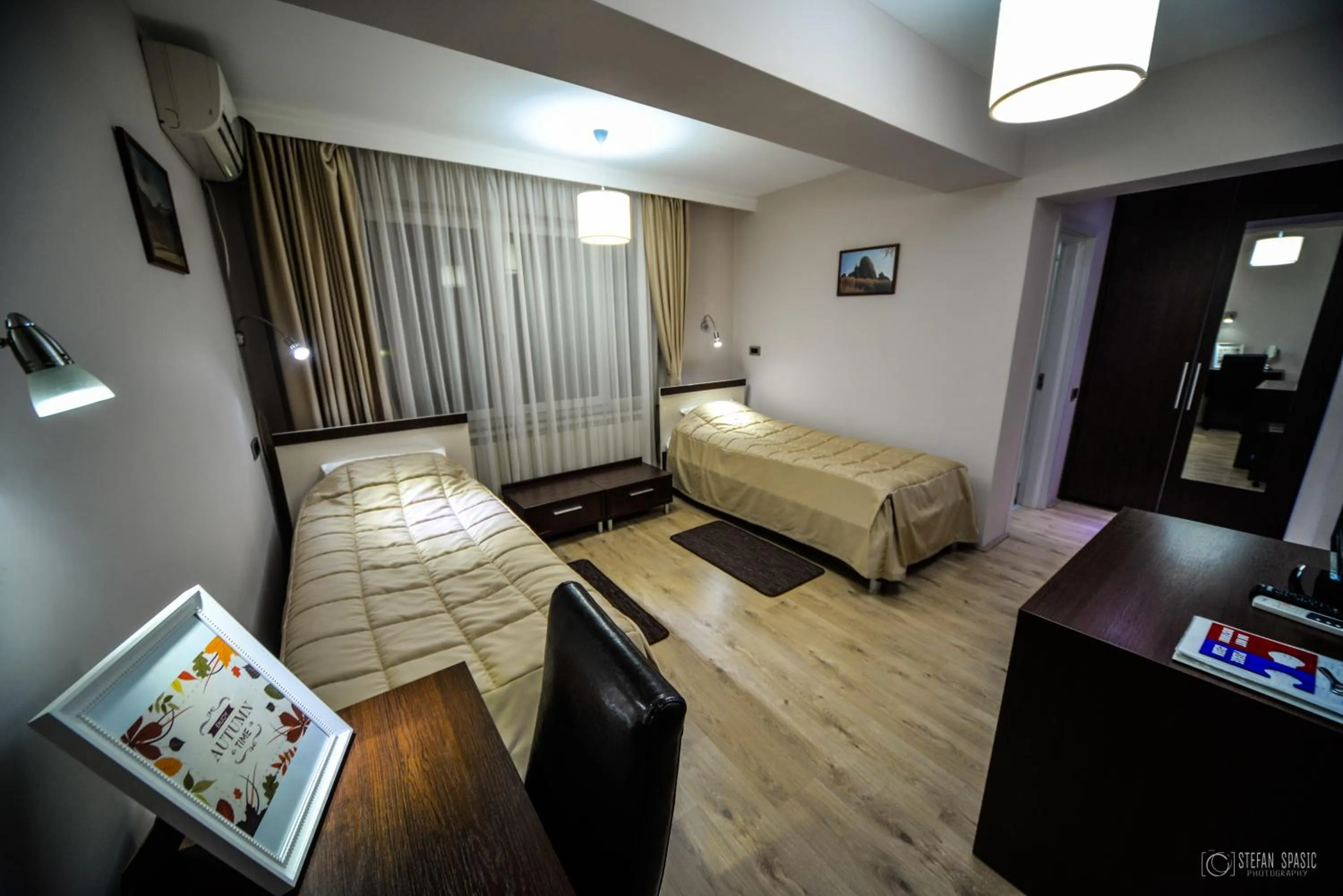 Bedroom, Bed in Garni Hotel 018 In