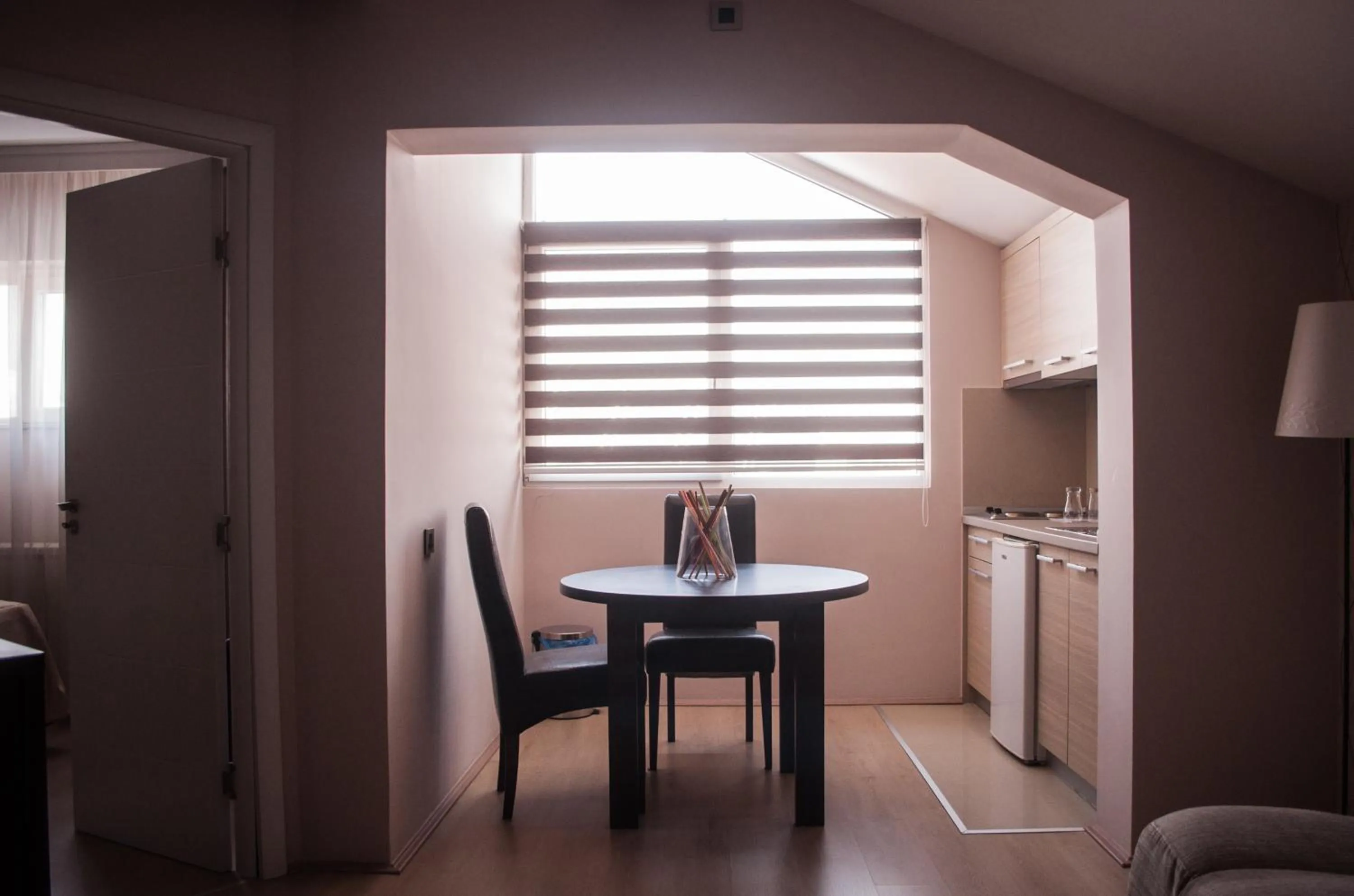 Kitchen or kitchenette in Garni Hotel 018 In